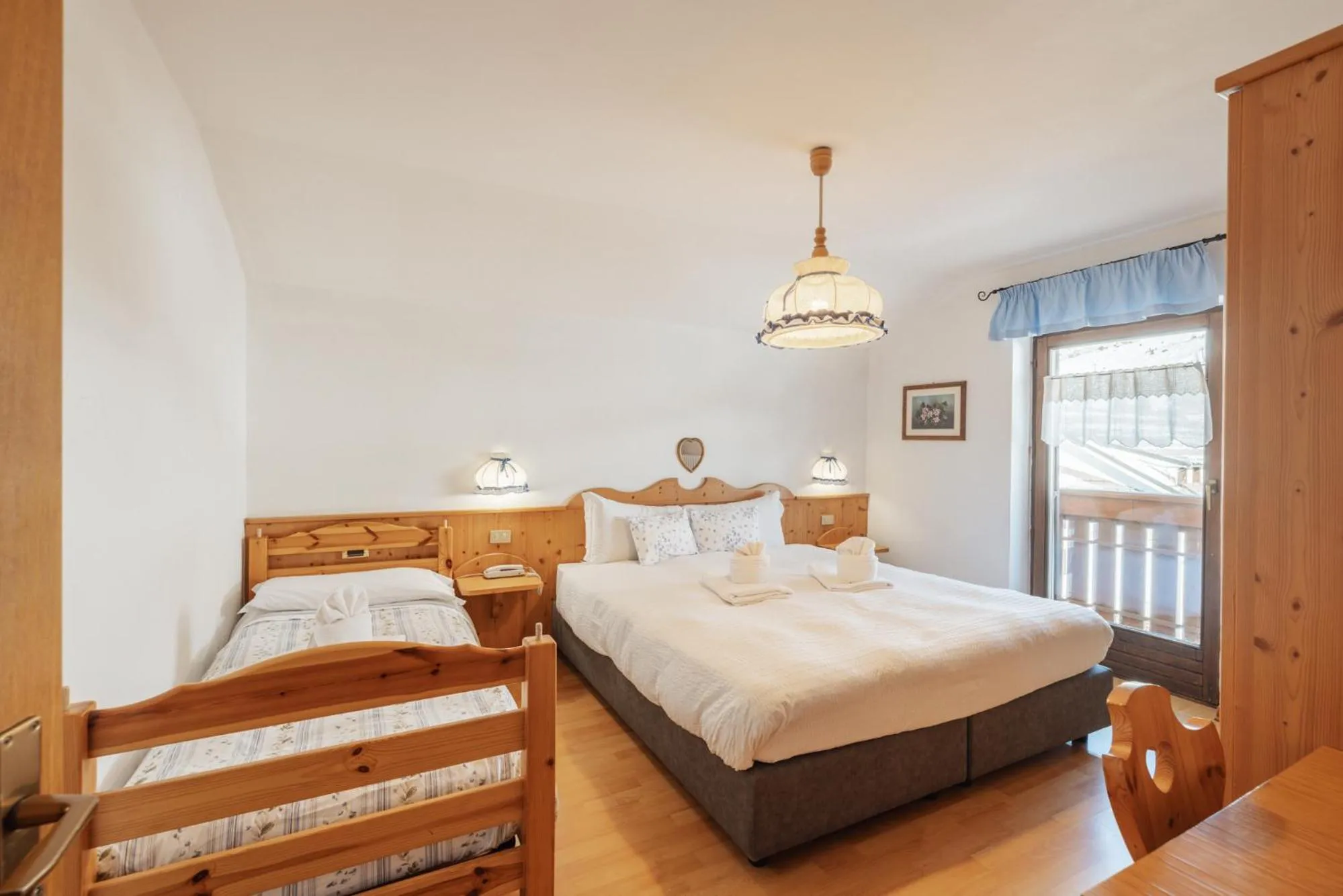 Bed in Albergo Vezzana