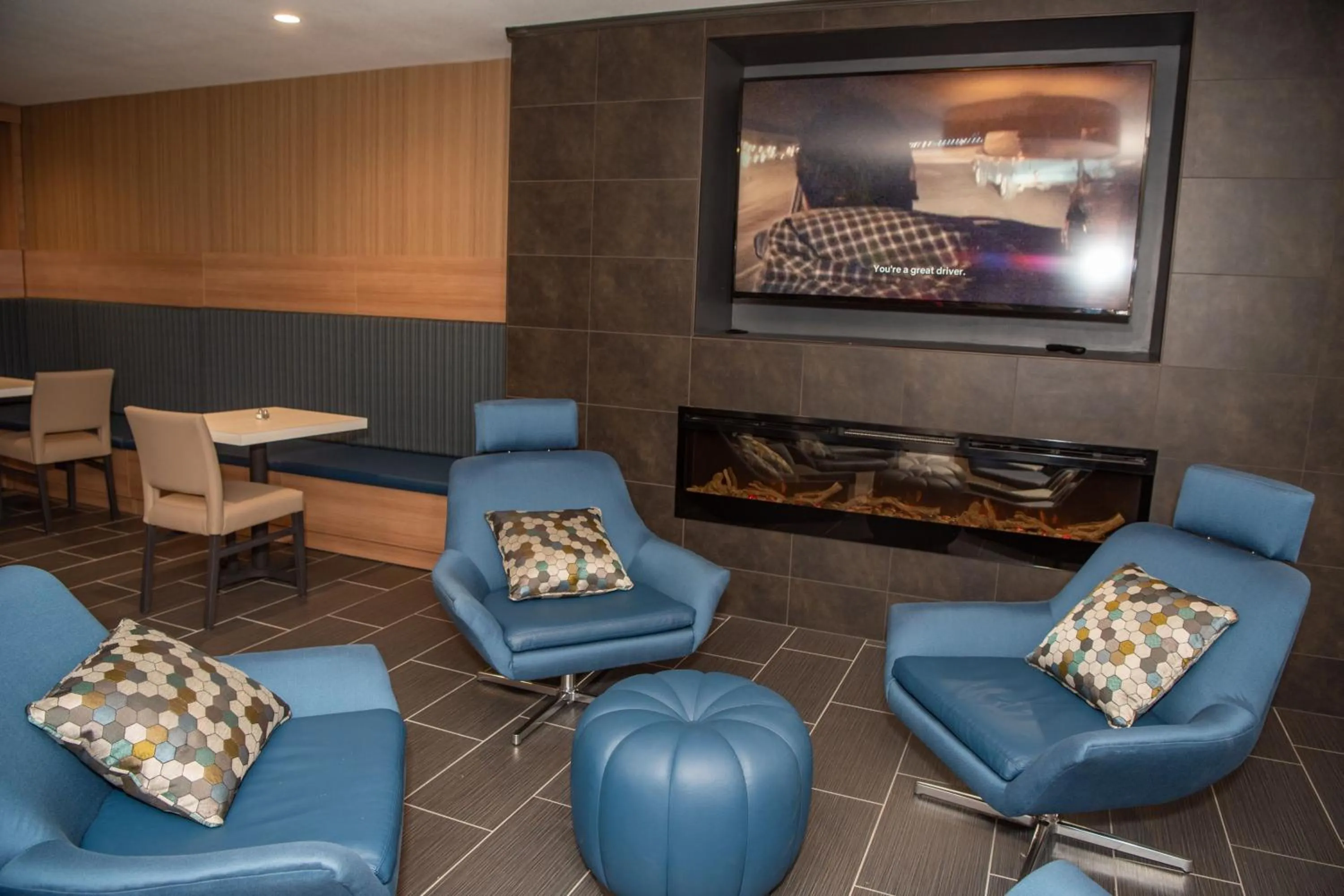 Communal lounge/ TV room in Microtel Inn & Suites by Wyndham Carlisle