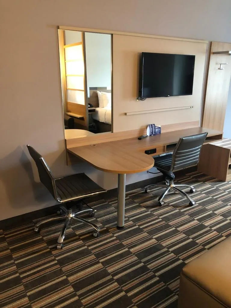 TV and multimedia in Microtel Inn & Suites by Wyndham Carlisle
