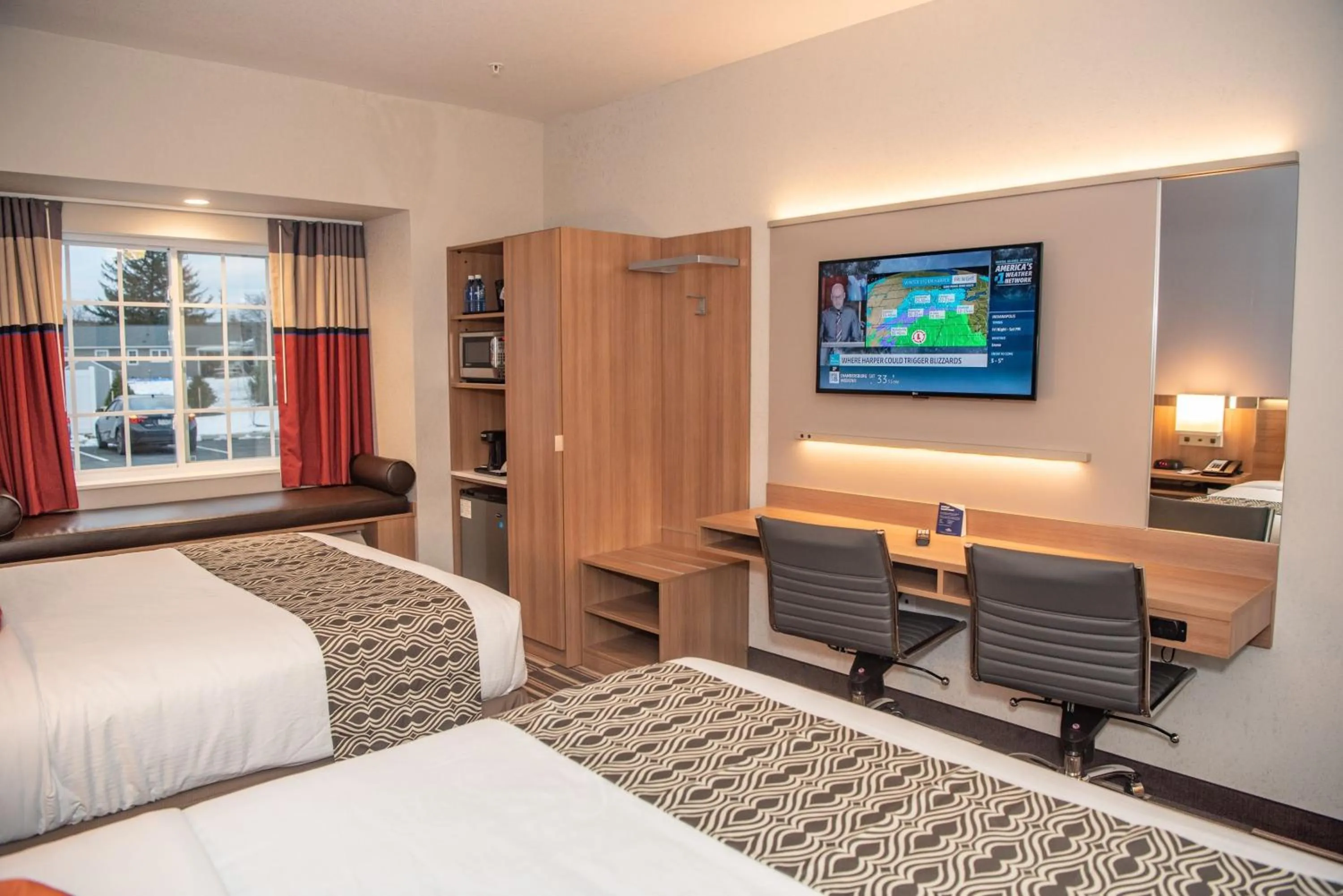 TV and multimedia in Microtel Inn & Suites by Wyndham Carlisle