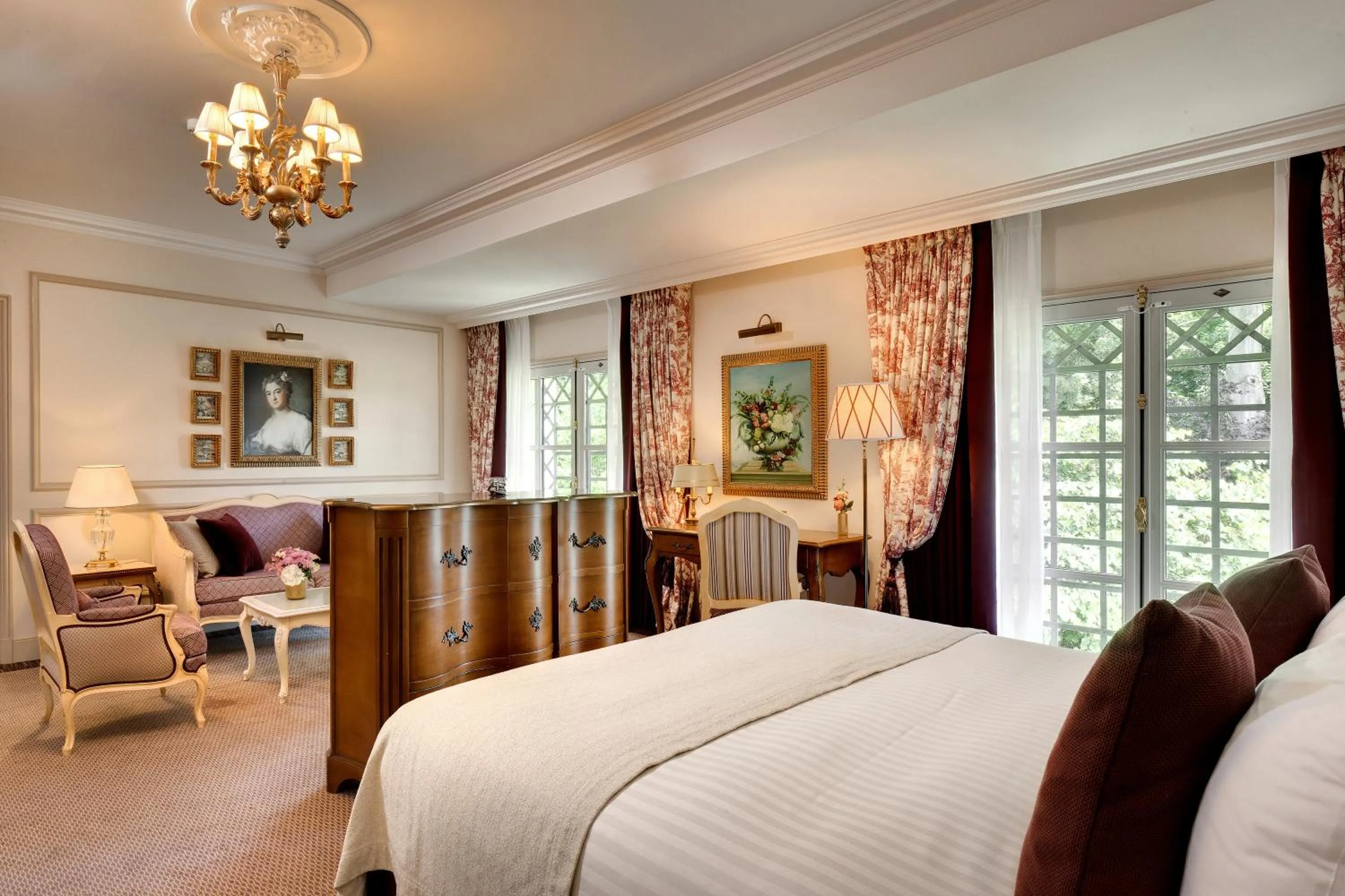 Living room, Bed in Auberge du Jeu de Paume
