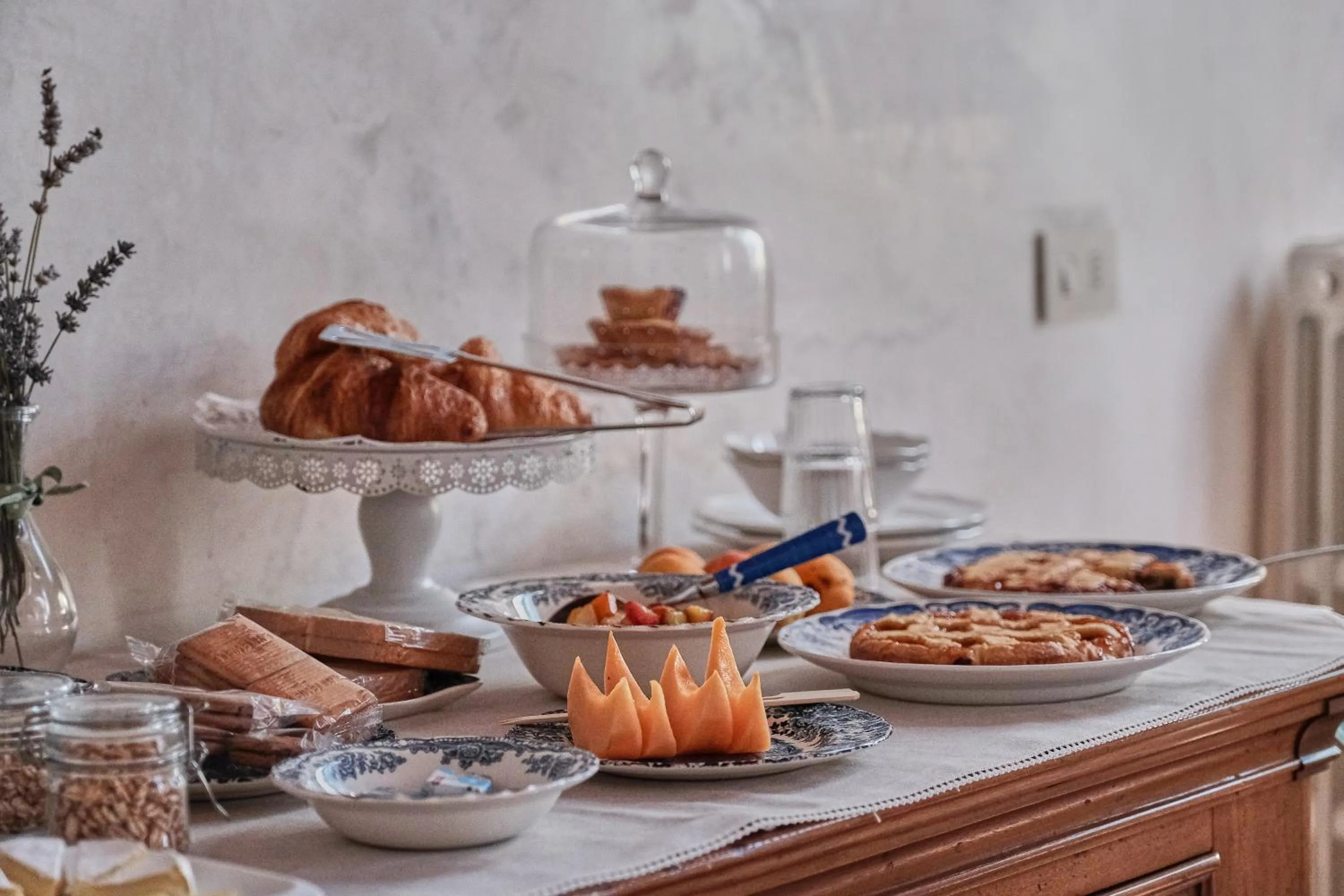 Buffet breakfast in Villa Caotorta