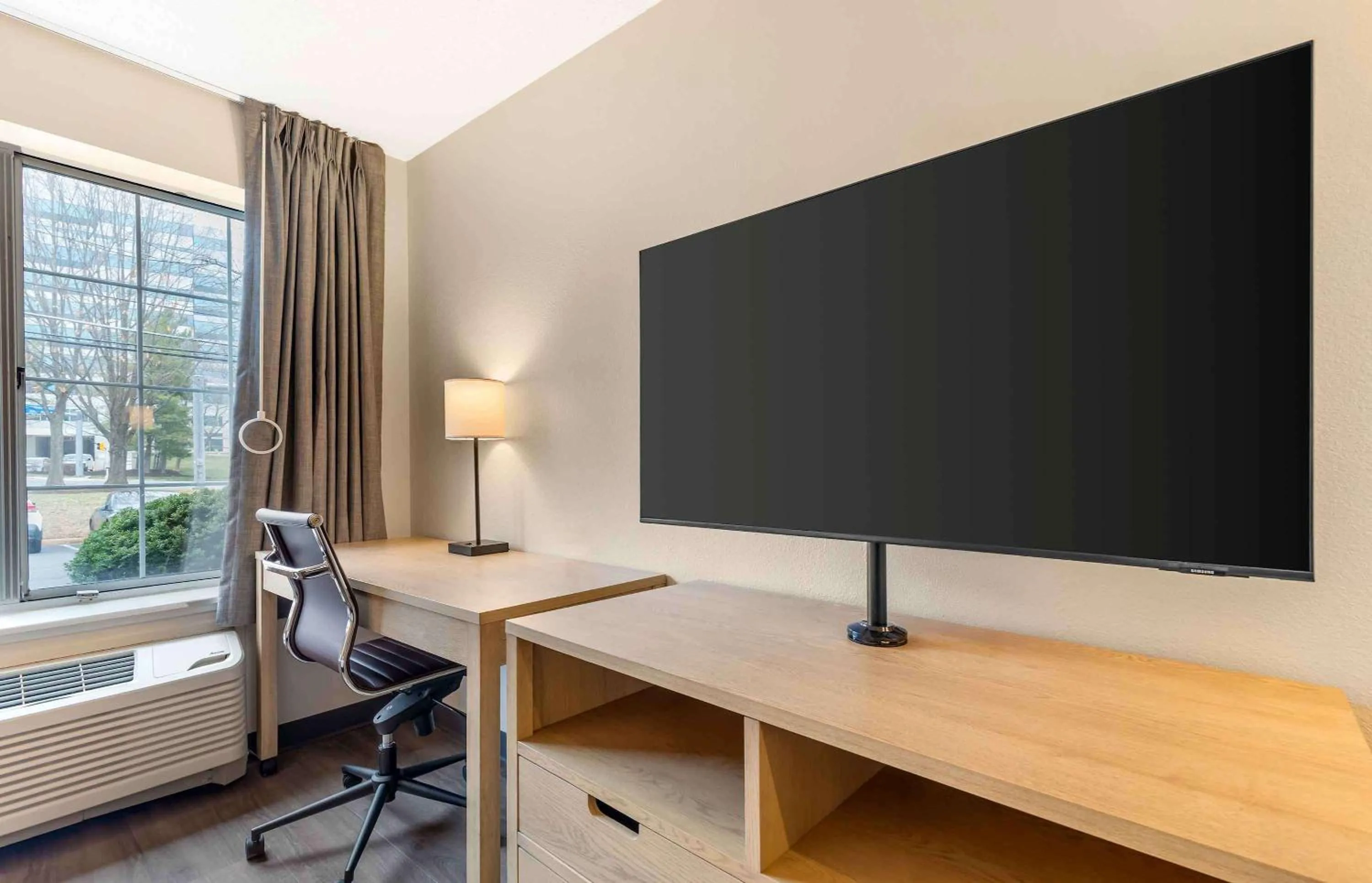 Bedroom in Extended Stay America Suites - Washington, DC - Tysons Corner