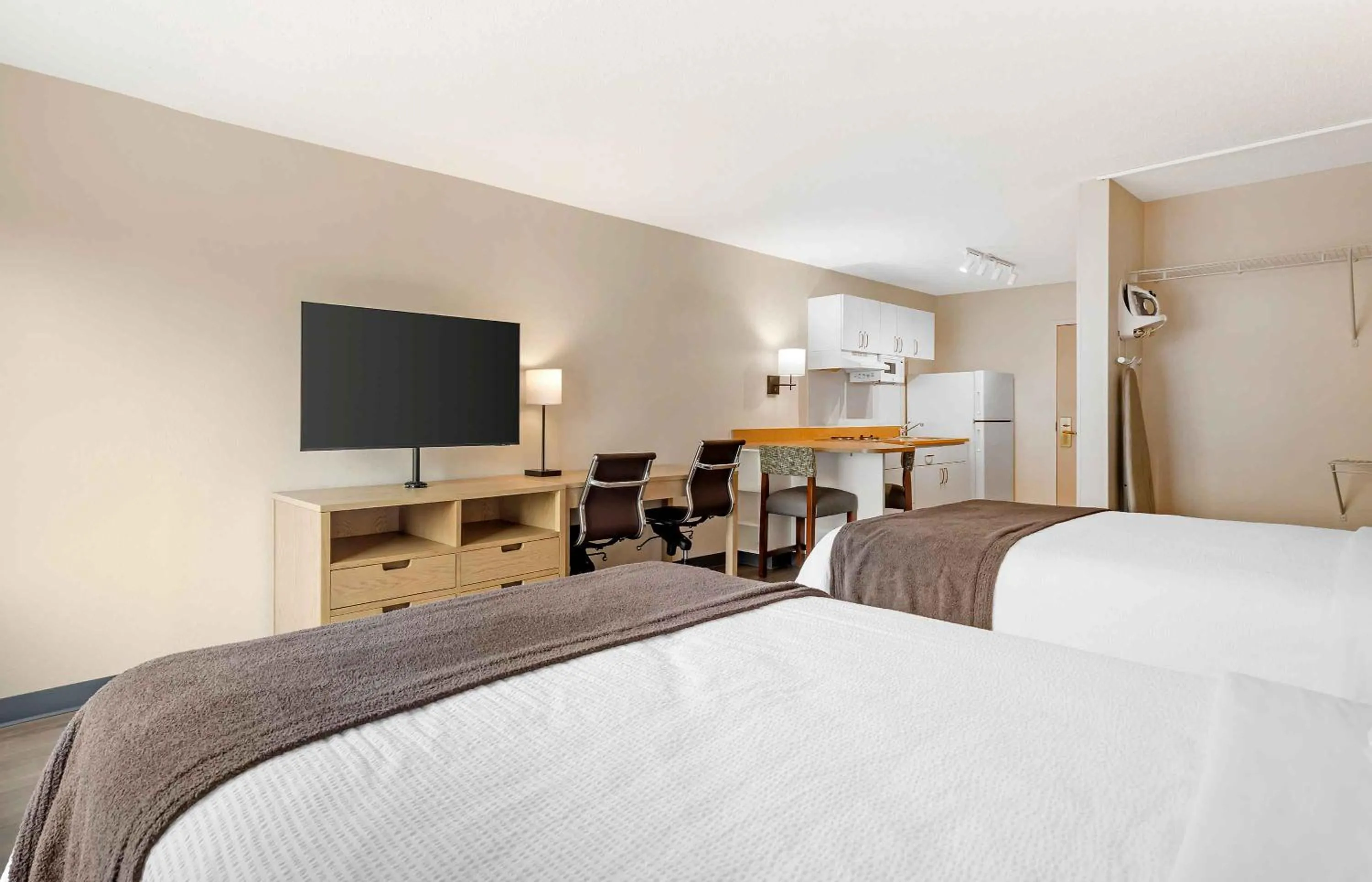 Bed in Extended Stay America Suites - Washington, DC - Tysons Corner