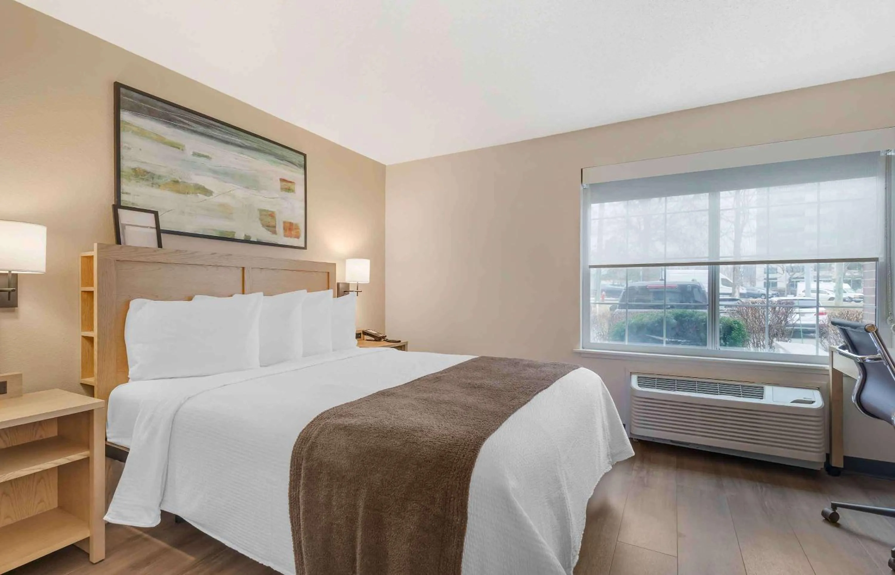 Bedroom, Bed in Extended Stay America Suites - Washington, DC - Tysons Corner
