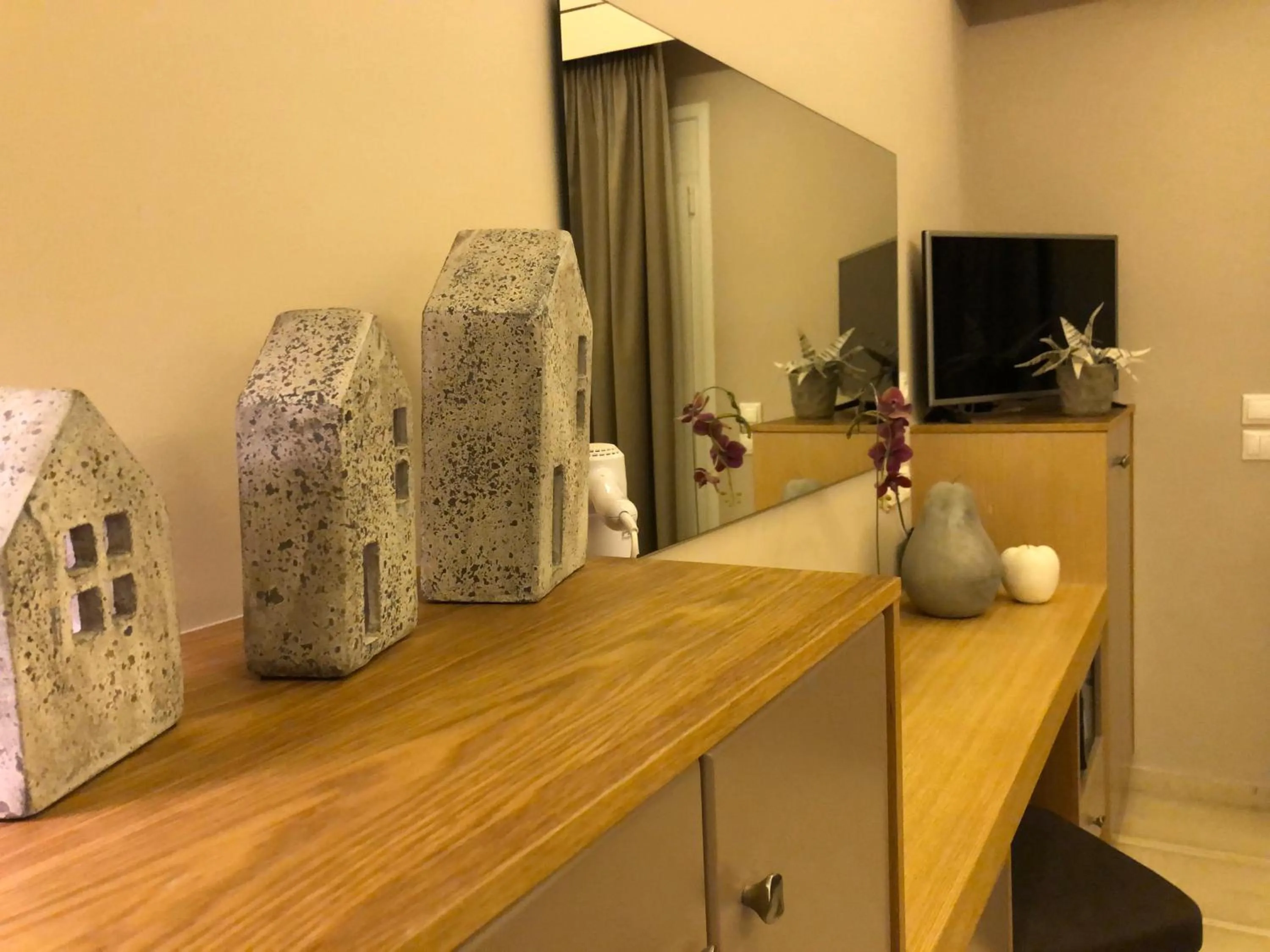 TV and multimedia in Ionian Eye Design Studios & Spa