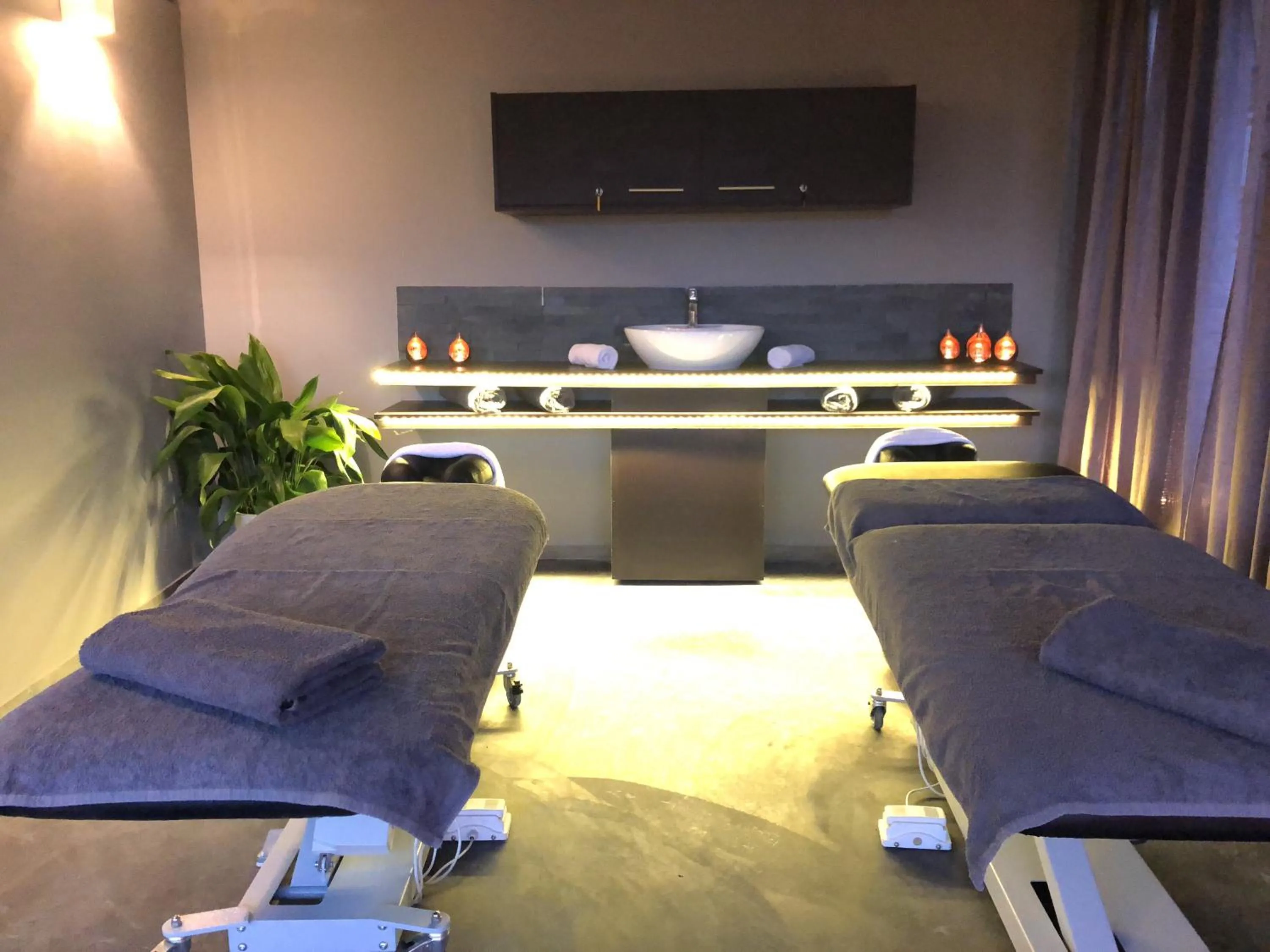 Massage in Ionian Eye Design Studios & Spa