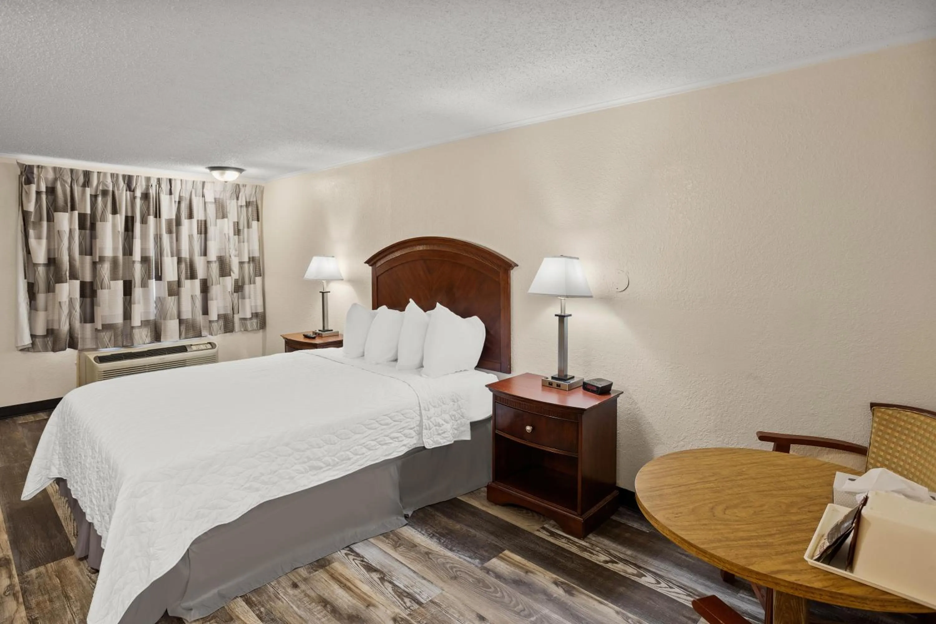 Bed in Knights Inn Ashland