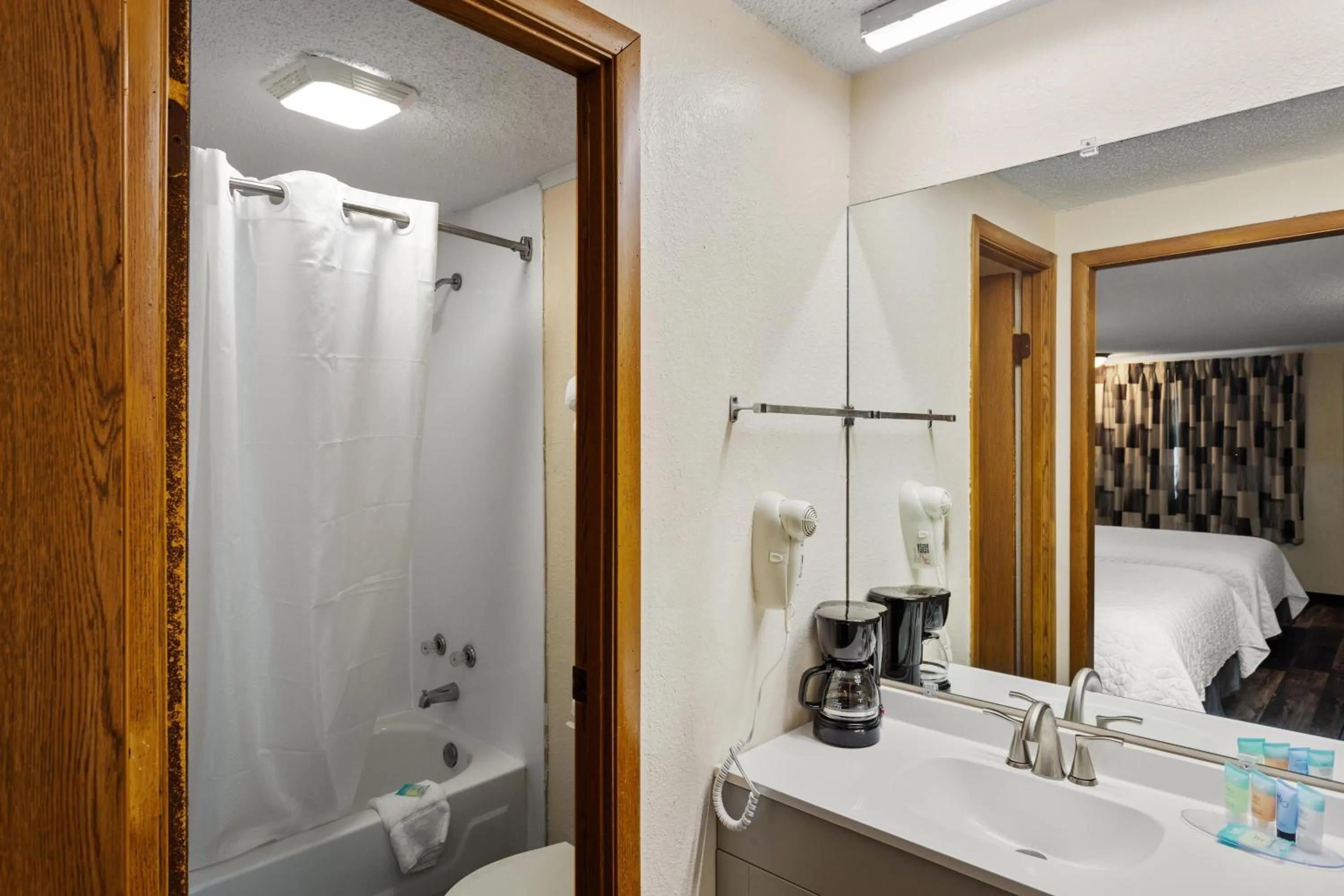 Bed in Knights Inn Ashland