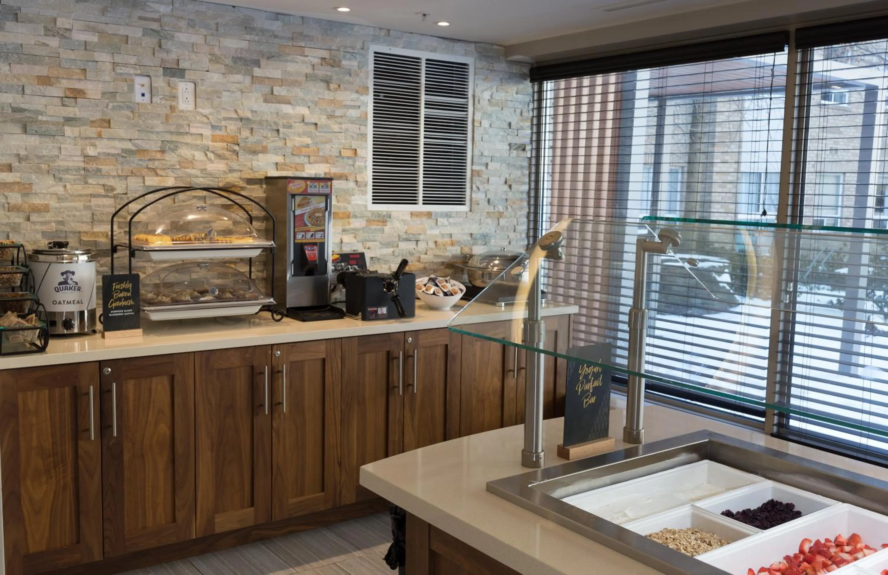 Restaurant/places to eat in Staybridge Suites Toronto - Vaughan South by IHG