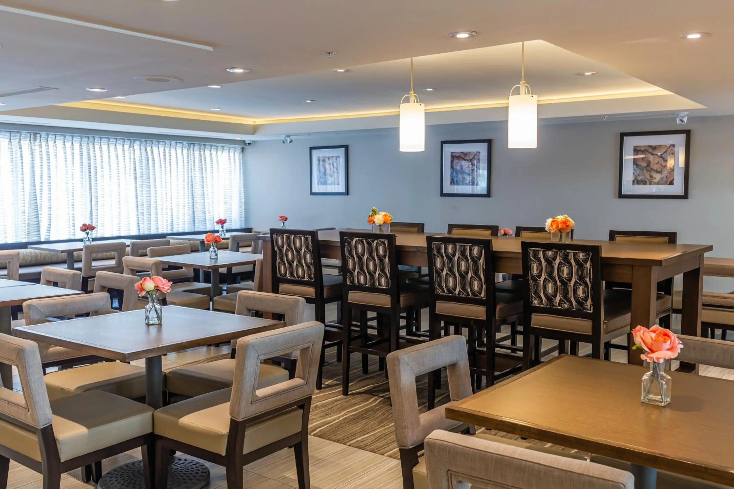 Restaurant/places to eat in Staybridge Suites Toronto - Vaughan South by IHG