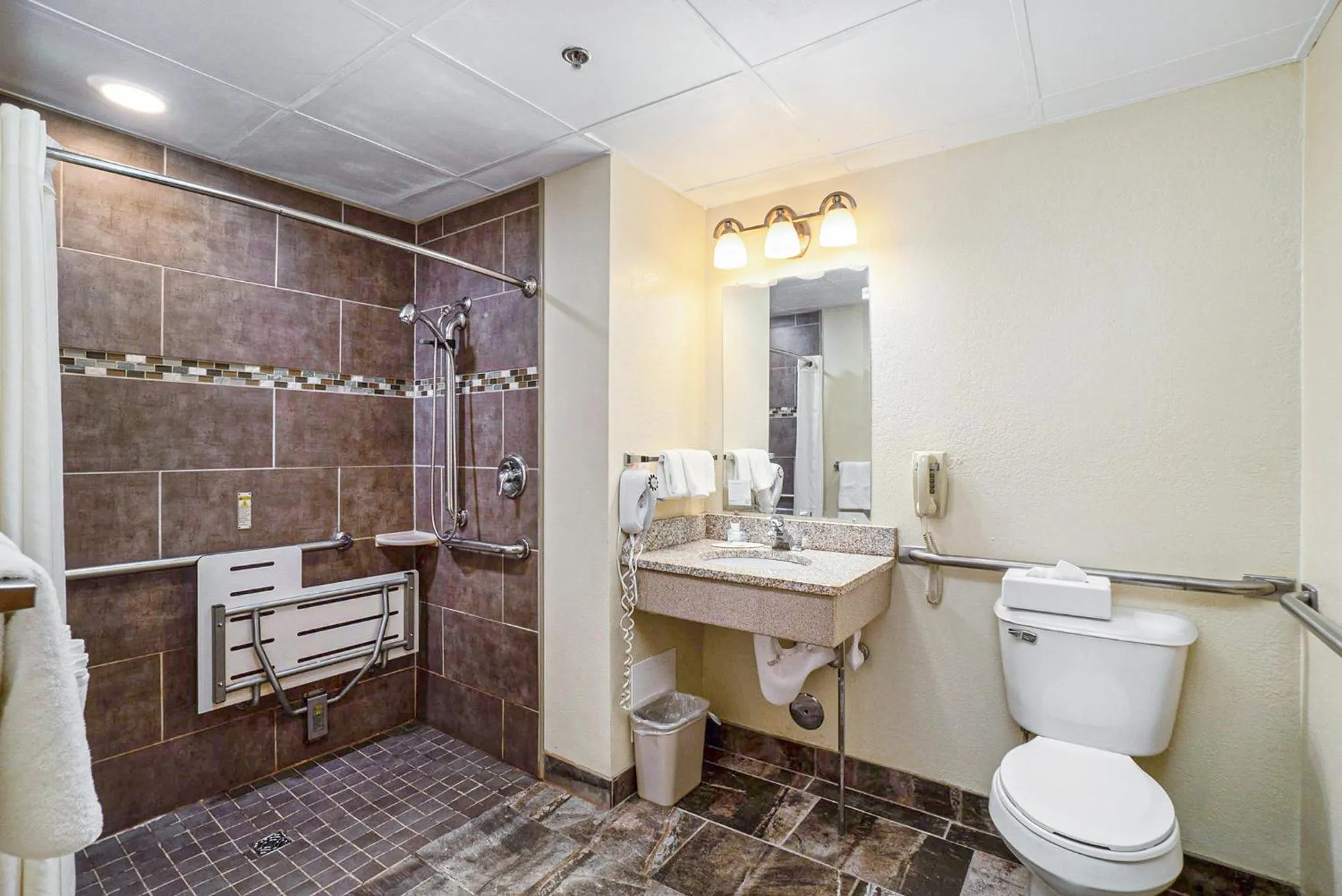 Super 8 by Wyndham Mt. Pleasant