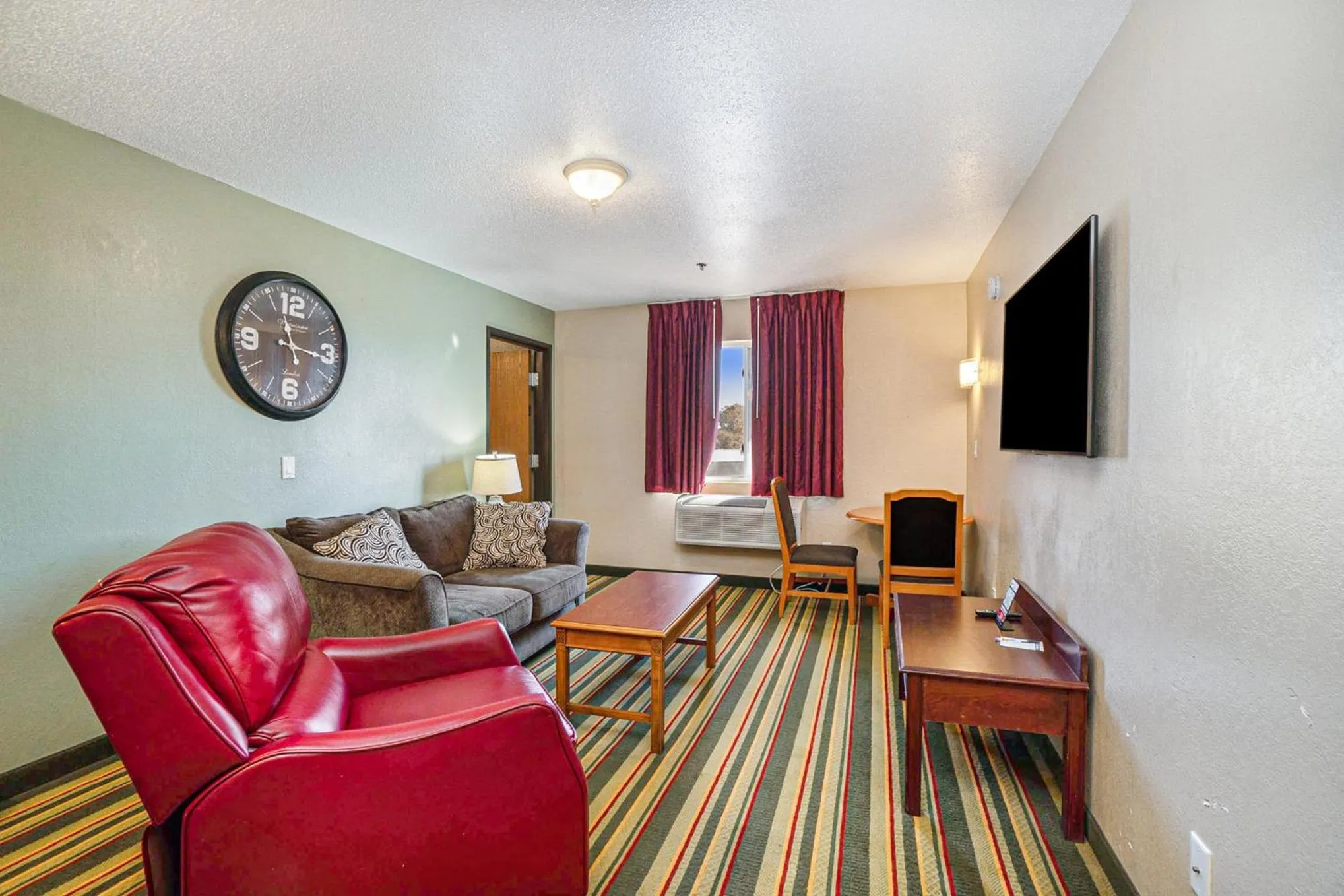 Super 8 by Wyndham Mt. Pleasant