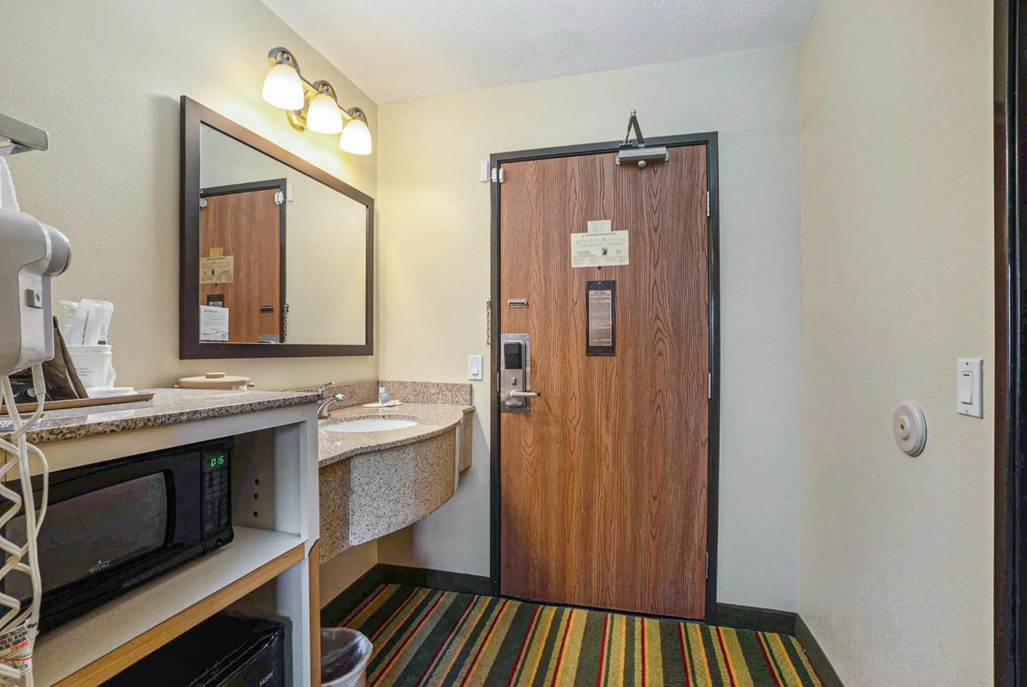 Super 8 by Wyndham Mt. Pleasant