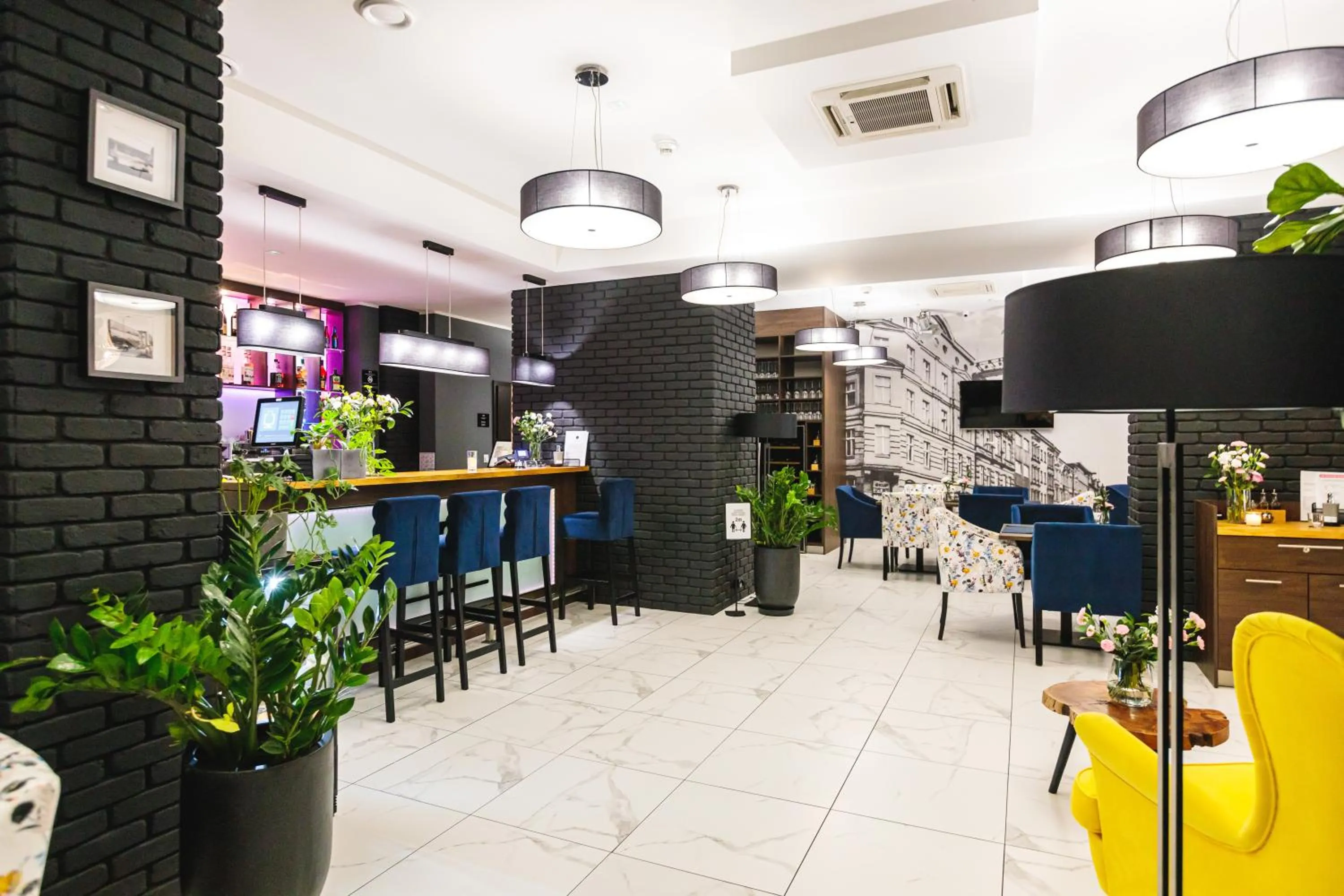 Restaurant/places to eat in No1 Bed&Breakfast Restauracja ŚNIADANIE I PARKING W CENIE!