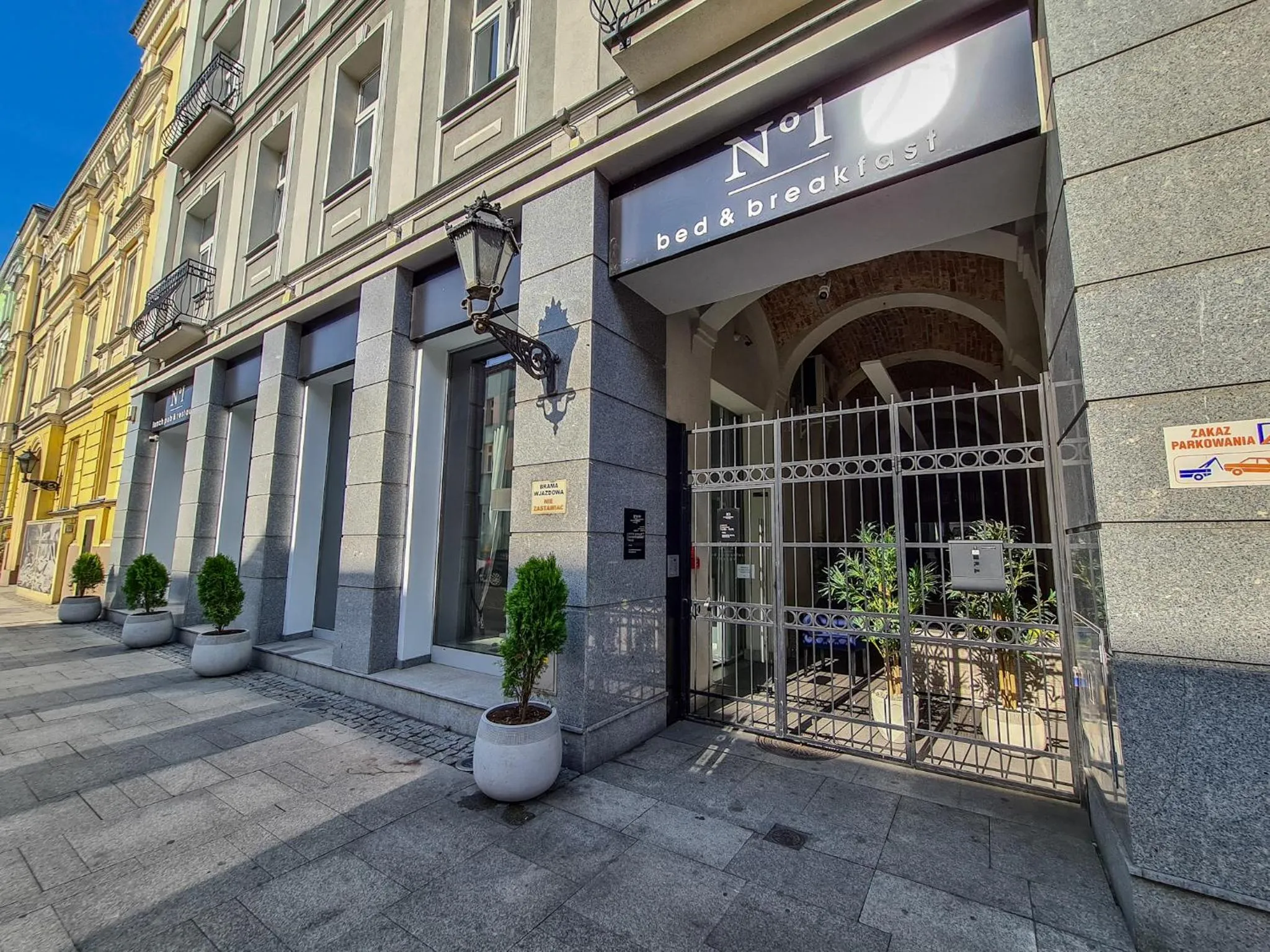 Property building in No1 Bed&Breakfast Restauracja ŚNIADANIE I PARKING W CENIE!