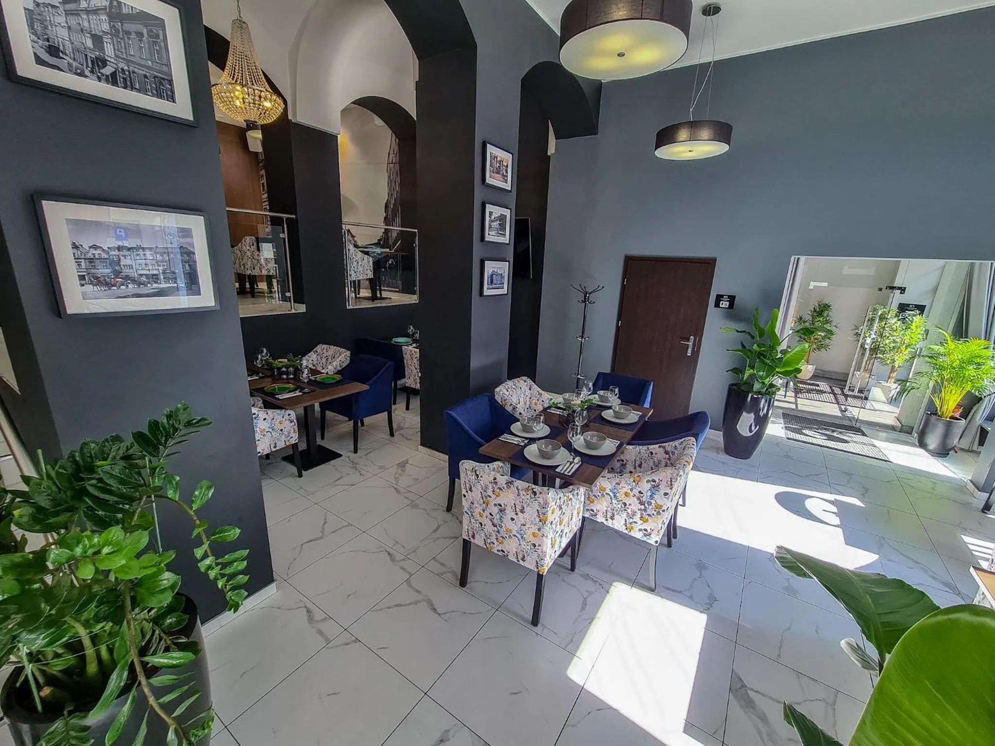 Restaurant/places to eat in No1 Bed&Breakfast Restauracja ŚNIADANIE I PARKING W CENIE!