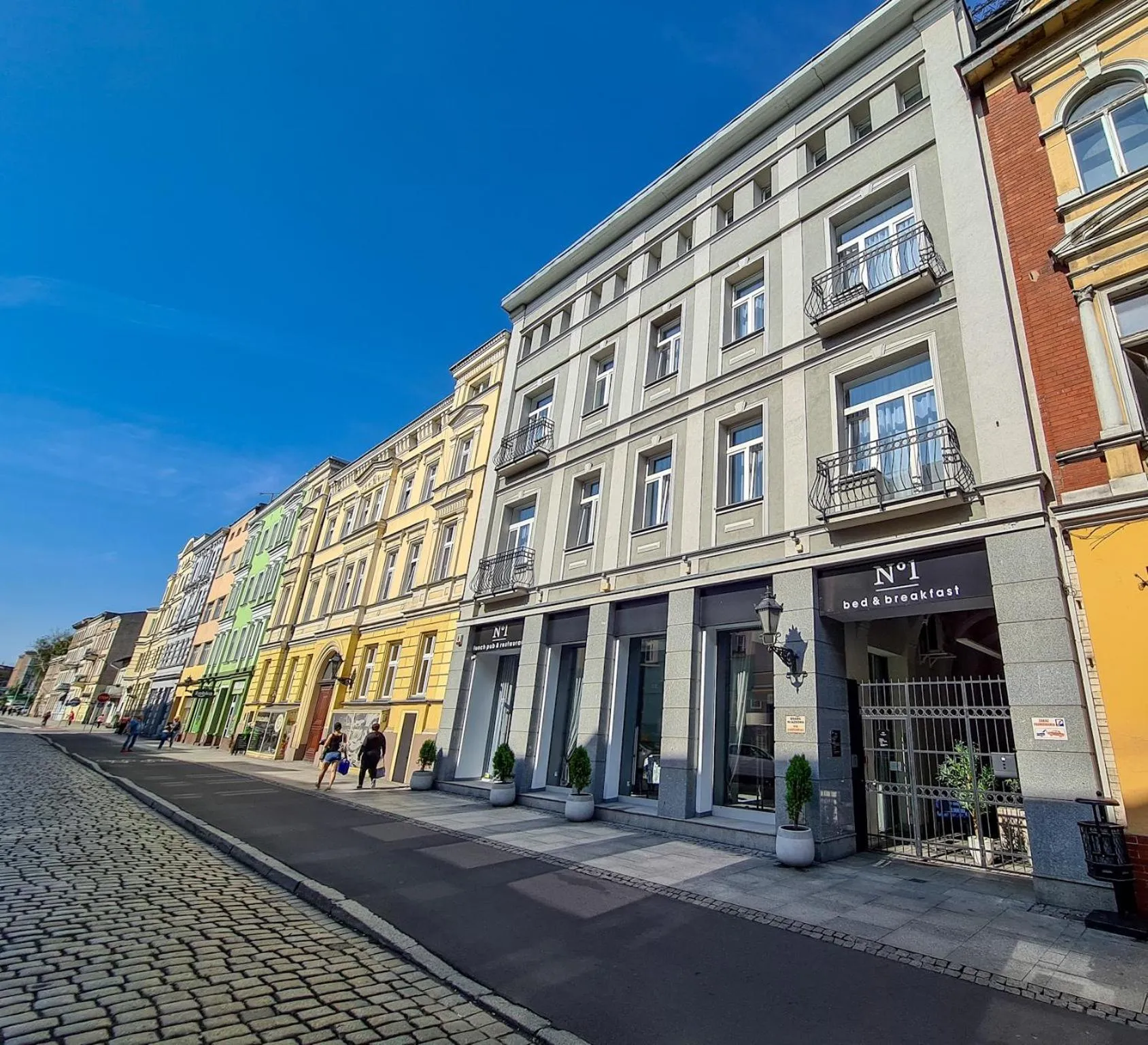 Facade/entrance in No1 Bed&Breakfast Restauracja ŚNIADANIE I PARKING W CENIE!