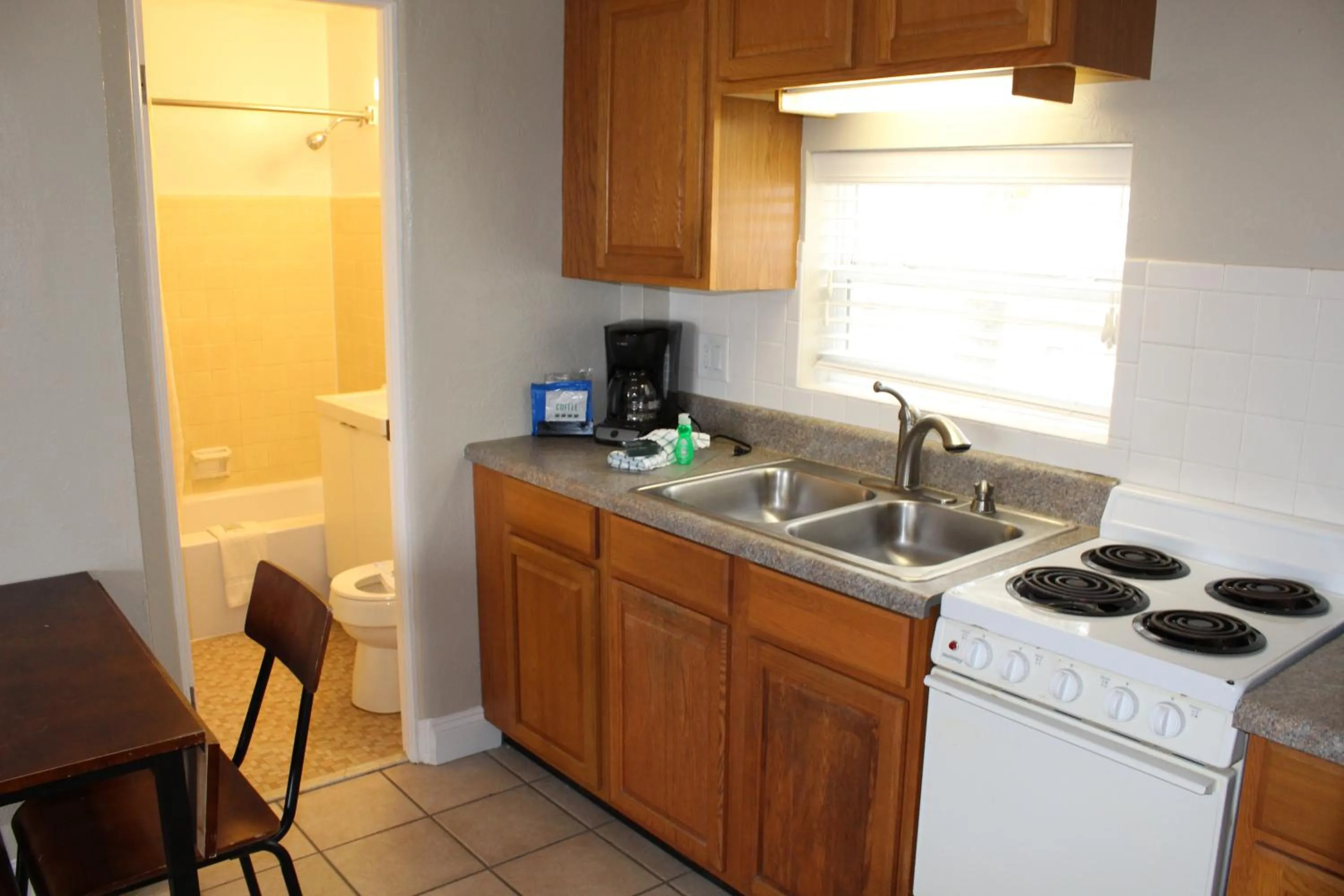 Kitchen or kitchenette in Cove Motel Oceanfront