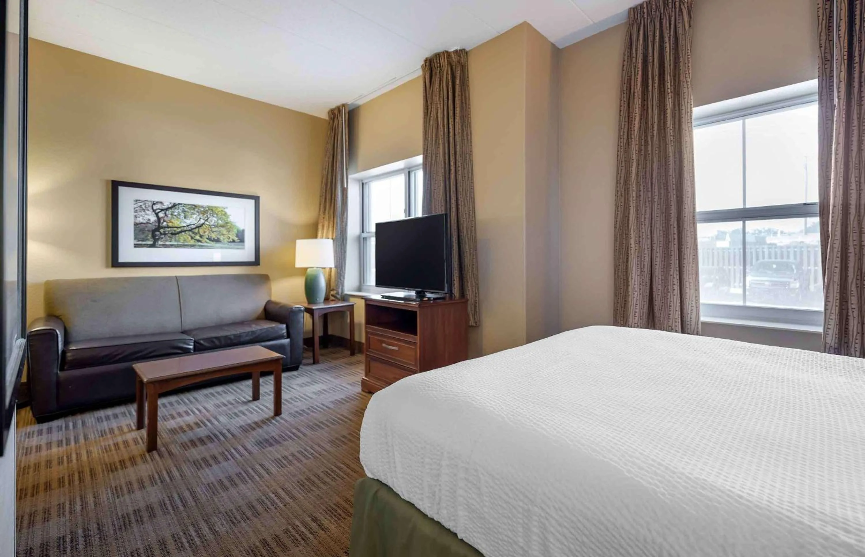 Bedroom, Bed in Extended Stay America Suites - Chicago - O'Hare - Allstate Arena