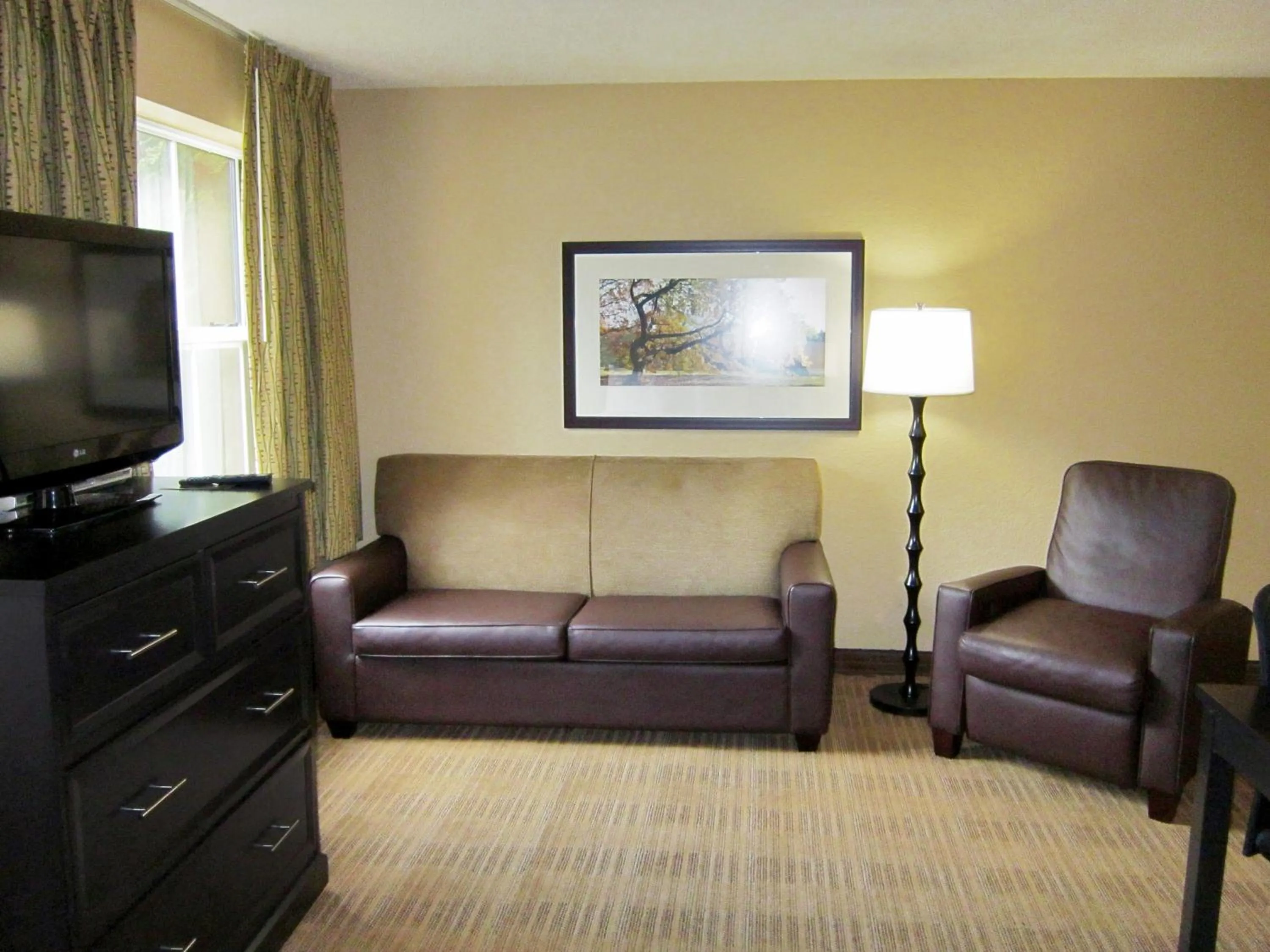 Seating area in Extended Stay America Suites - Chicago - O'Hare - Allstate Arena