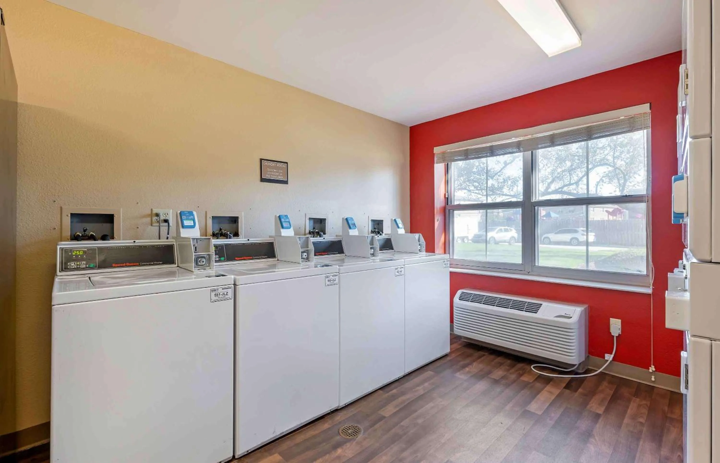 Property building in Extended Stay America Suites - Chicago - O'Hare - Allstate Arena