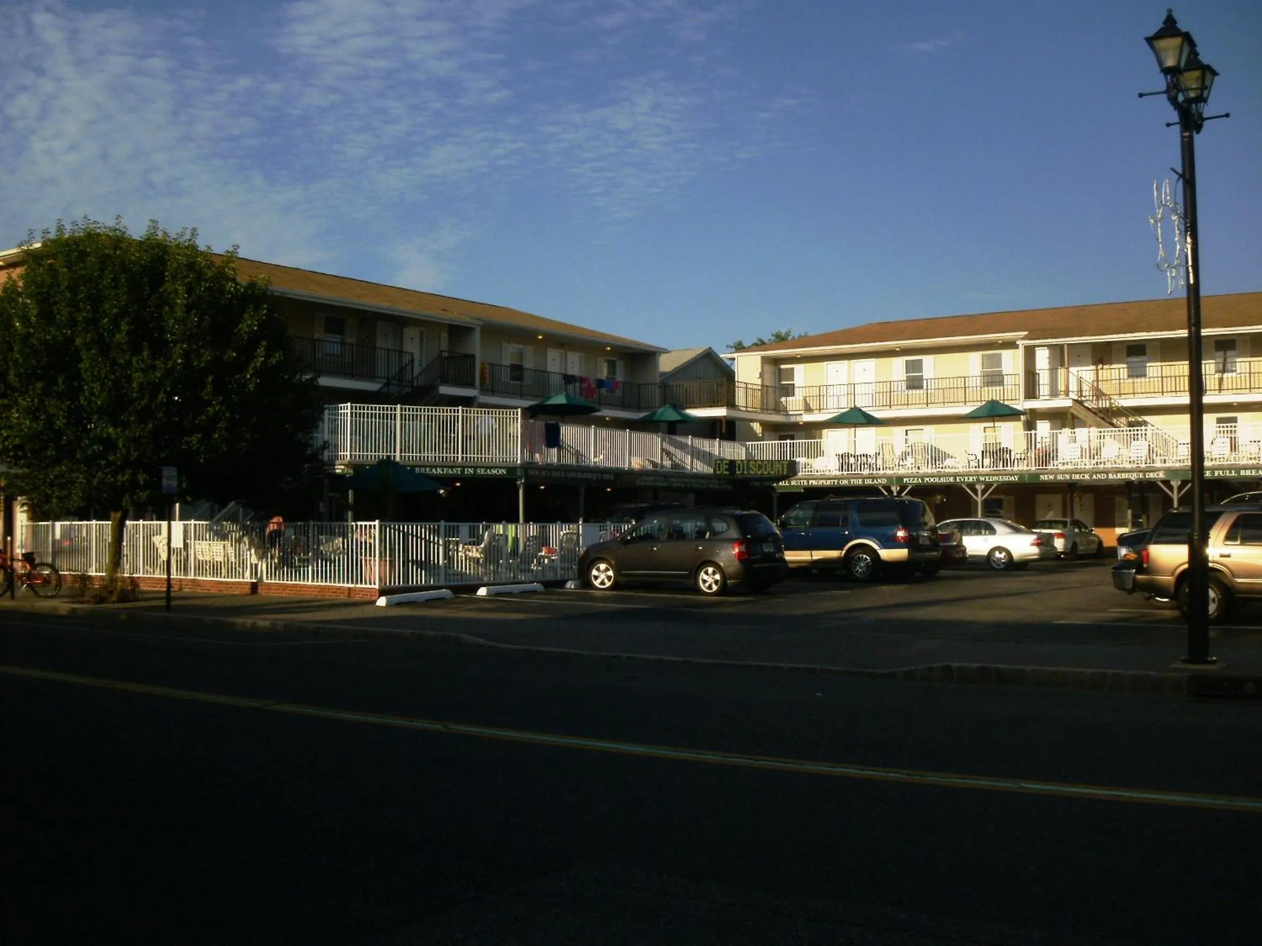 Facade/entrance in Sunrise Motel