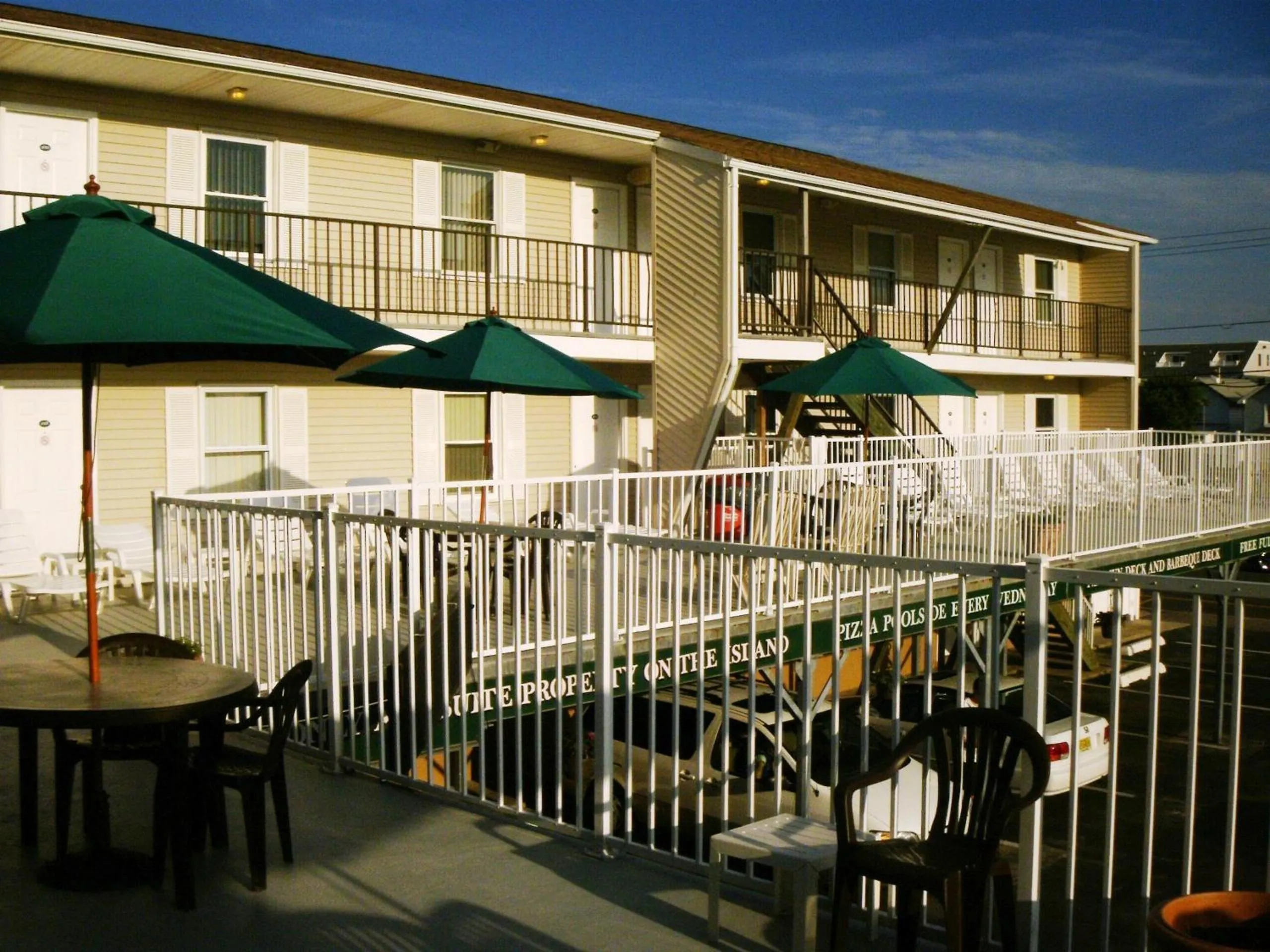 Facade/entrance in Sunrise Motel