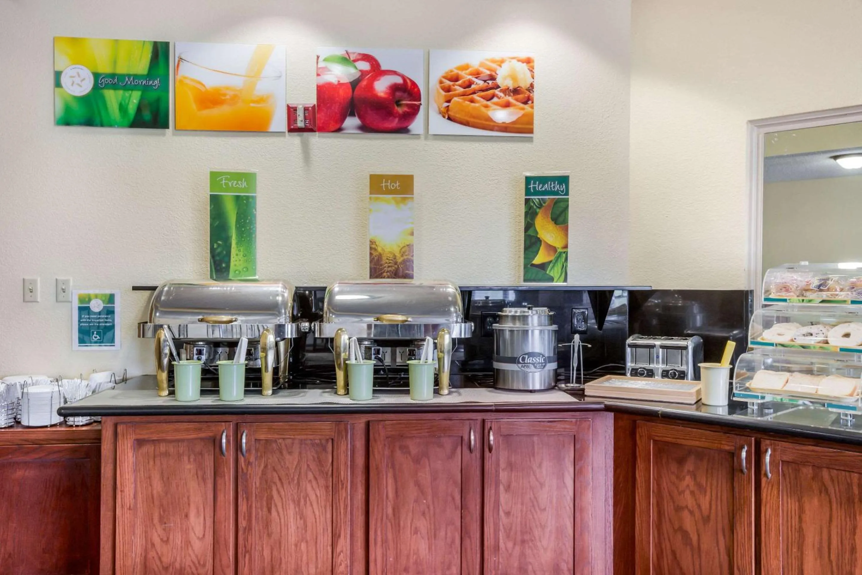 Restaurant/places to eat in Quality Inn & Suites Lawrence - University Area