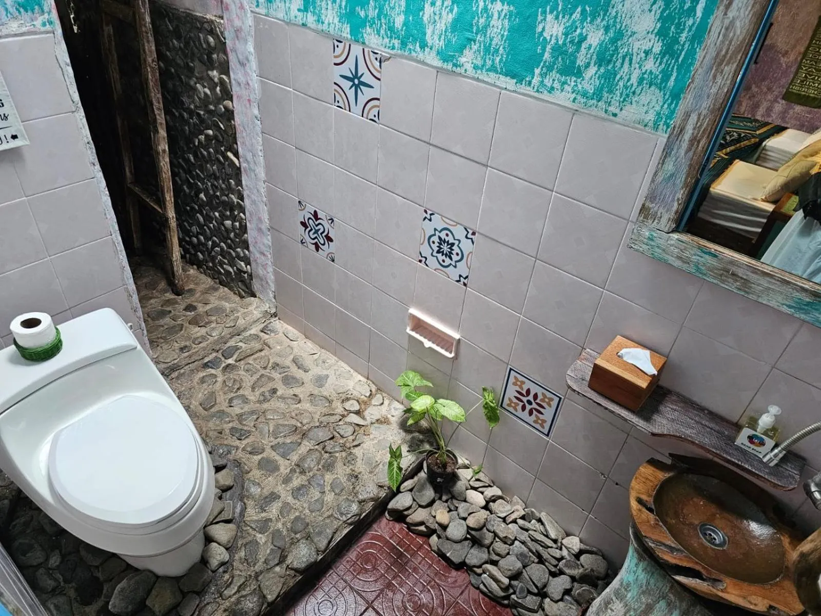 Toilet in Lovina Loca