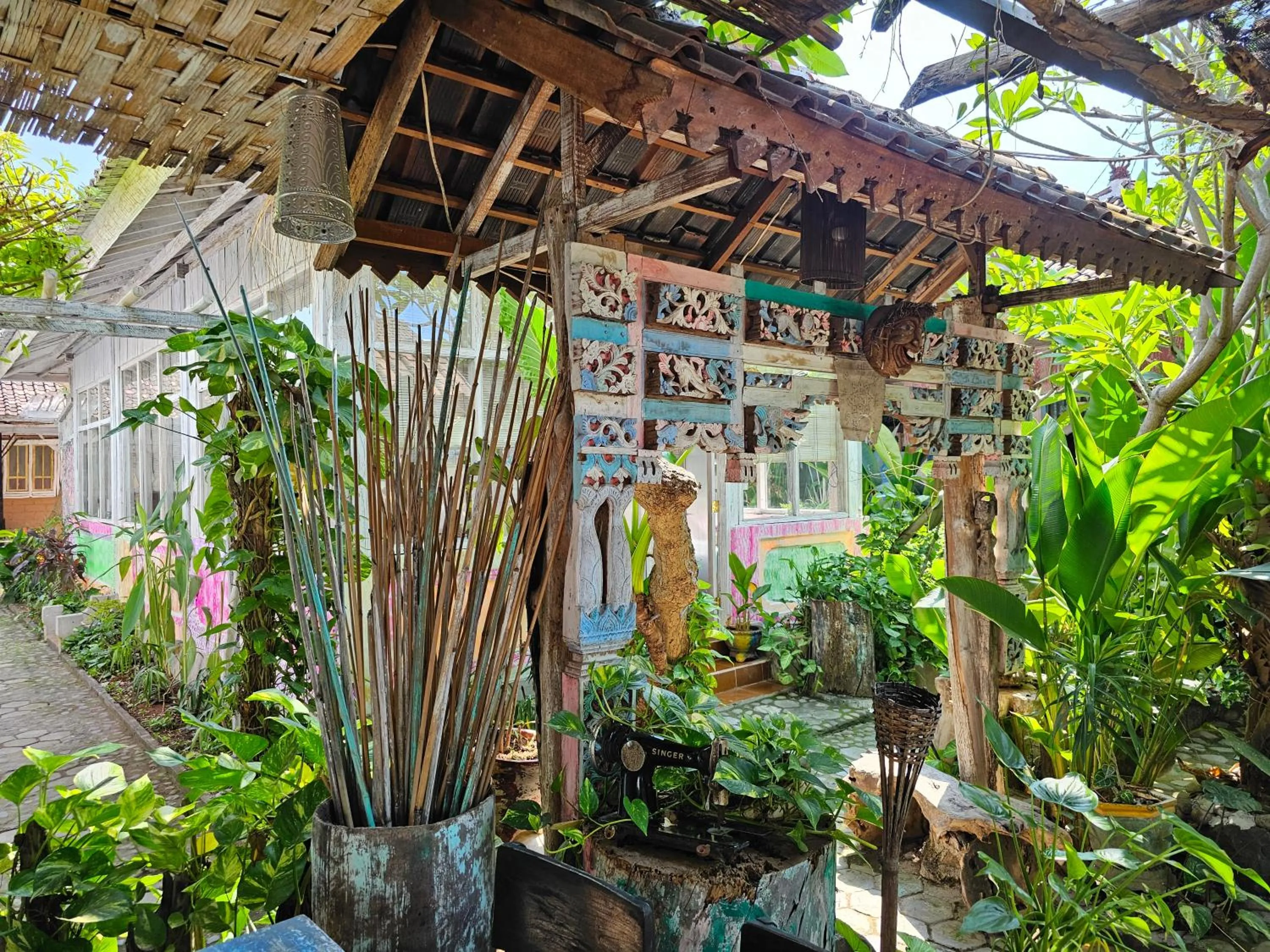 Garden in Lovina Loca