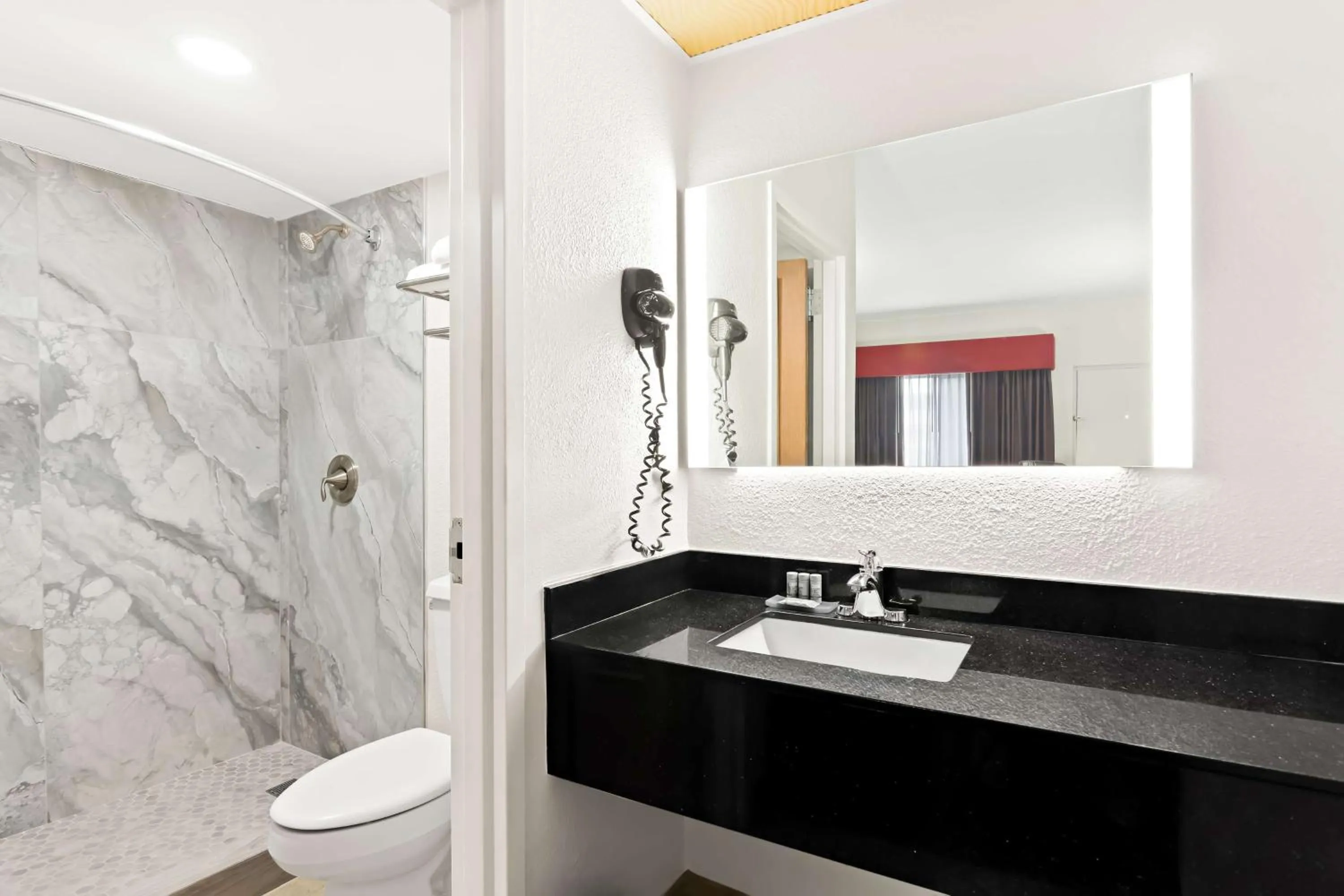 Bathroom in Best Western Lake Okeechobee