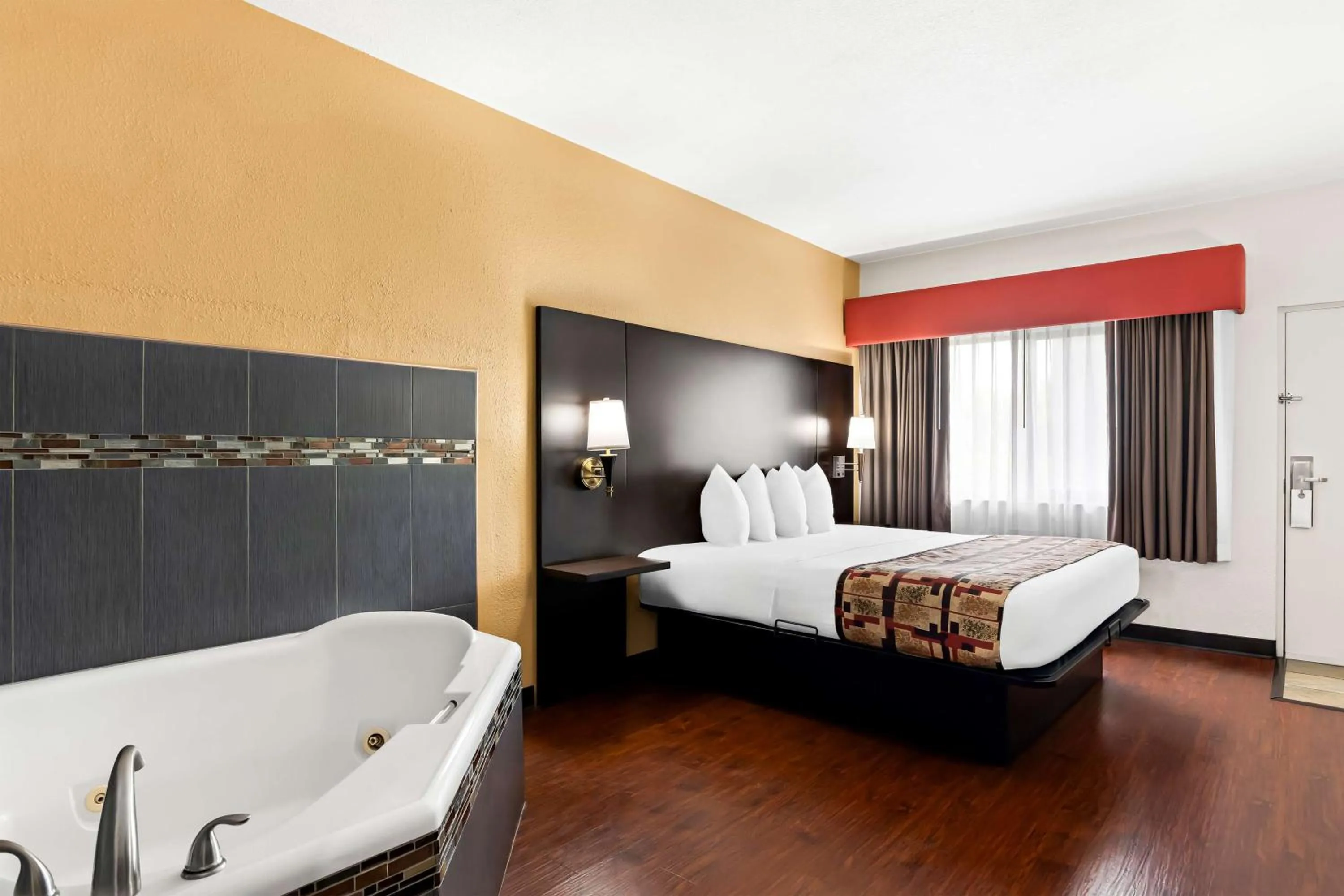 Bedroom, Bed in Best Western Lake Okeechobee