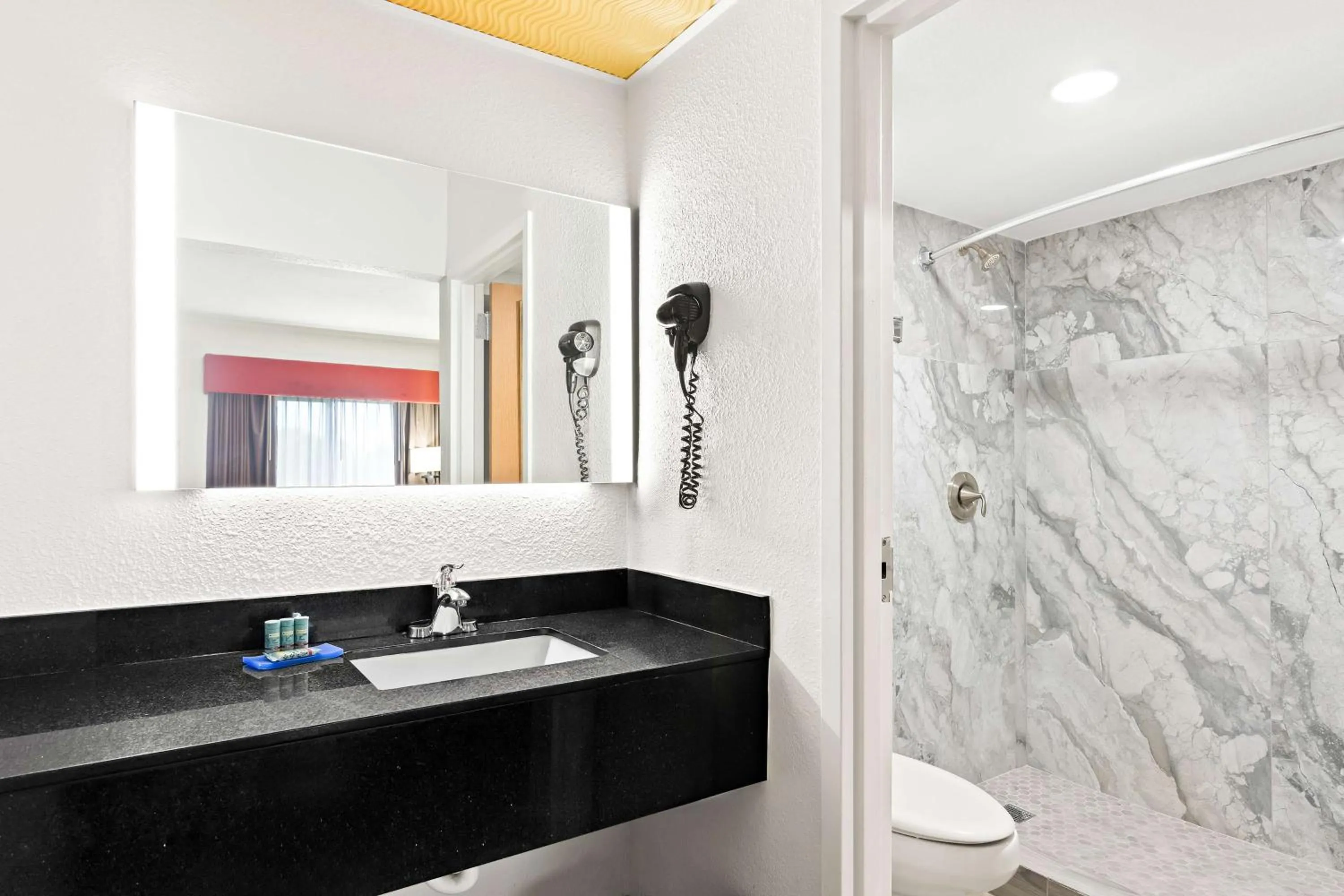 Bathroom in Best Western Lake Okeechobee