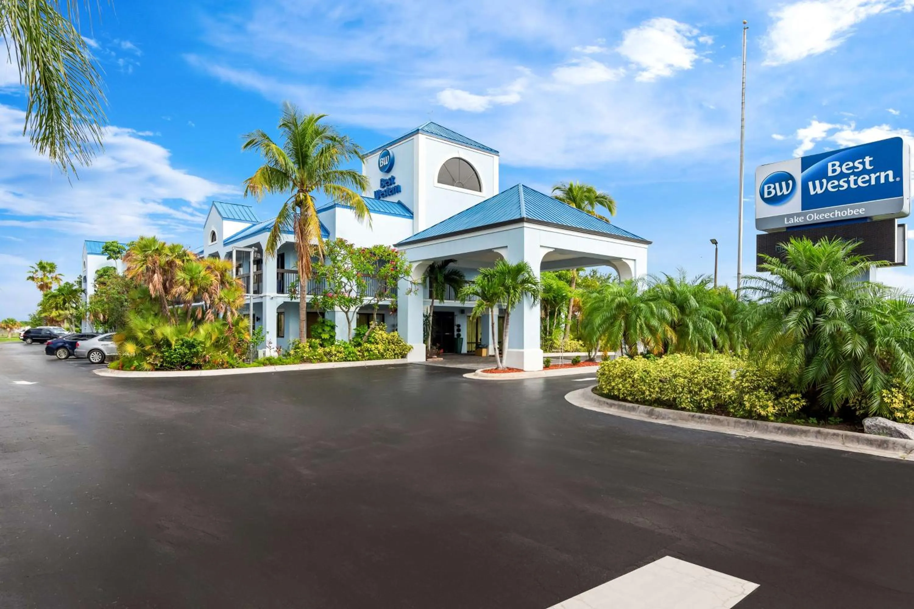 Property building in Best Western Lake Okeechobee