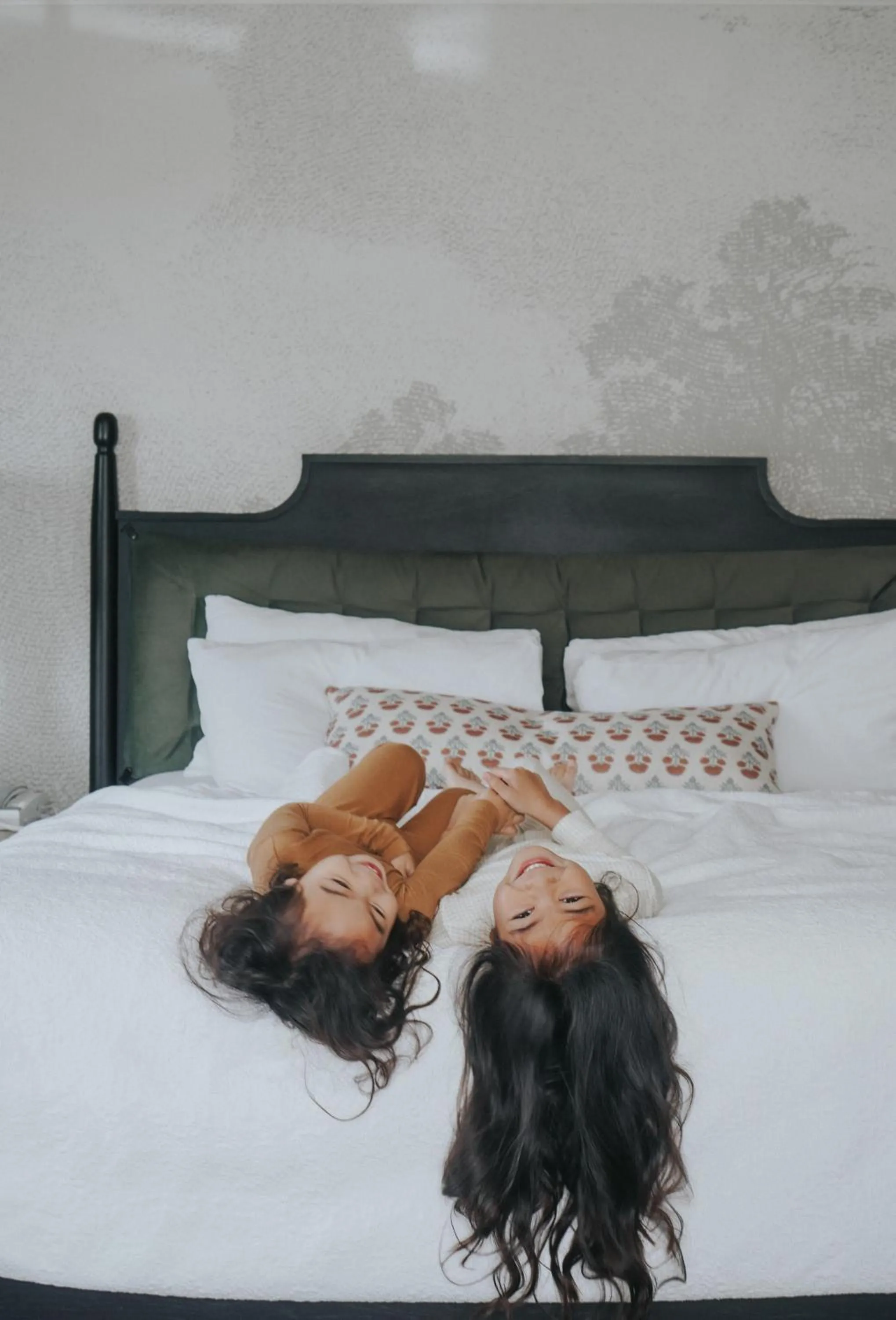 Guests, Bed in Fireside Inn on Moonstone Beach