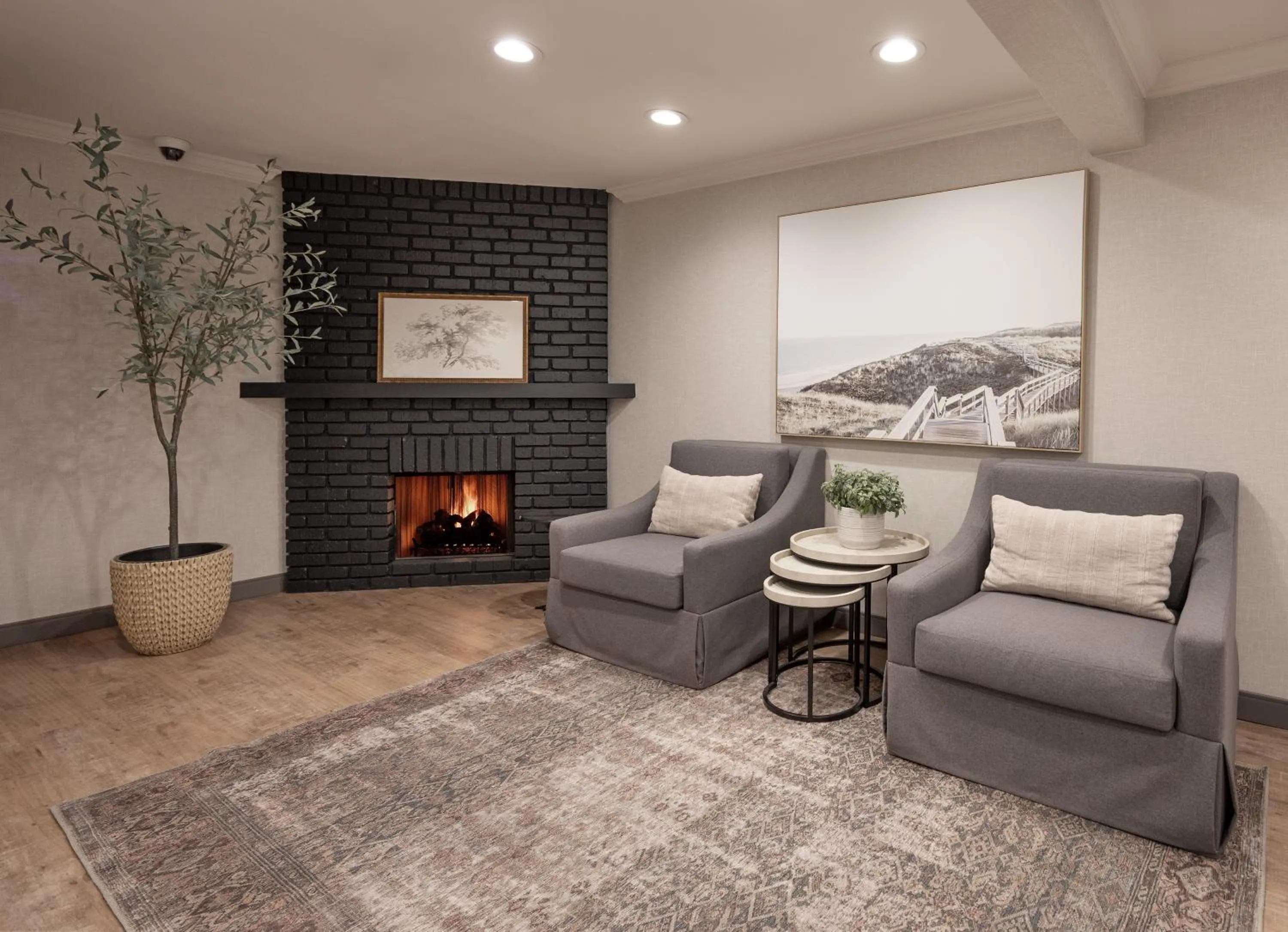 Lobby or reception in Fireside Inn on Moonstone Beach