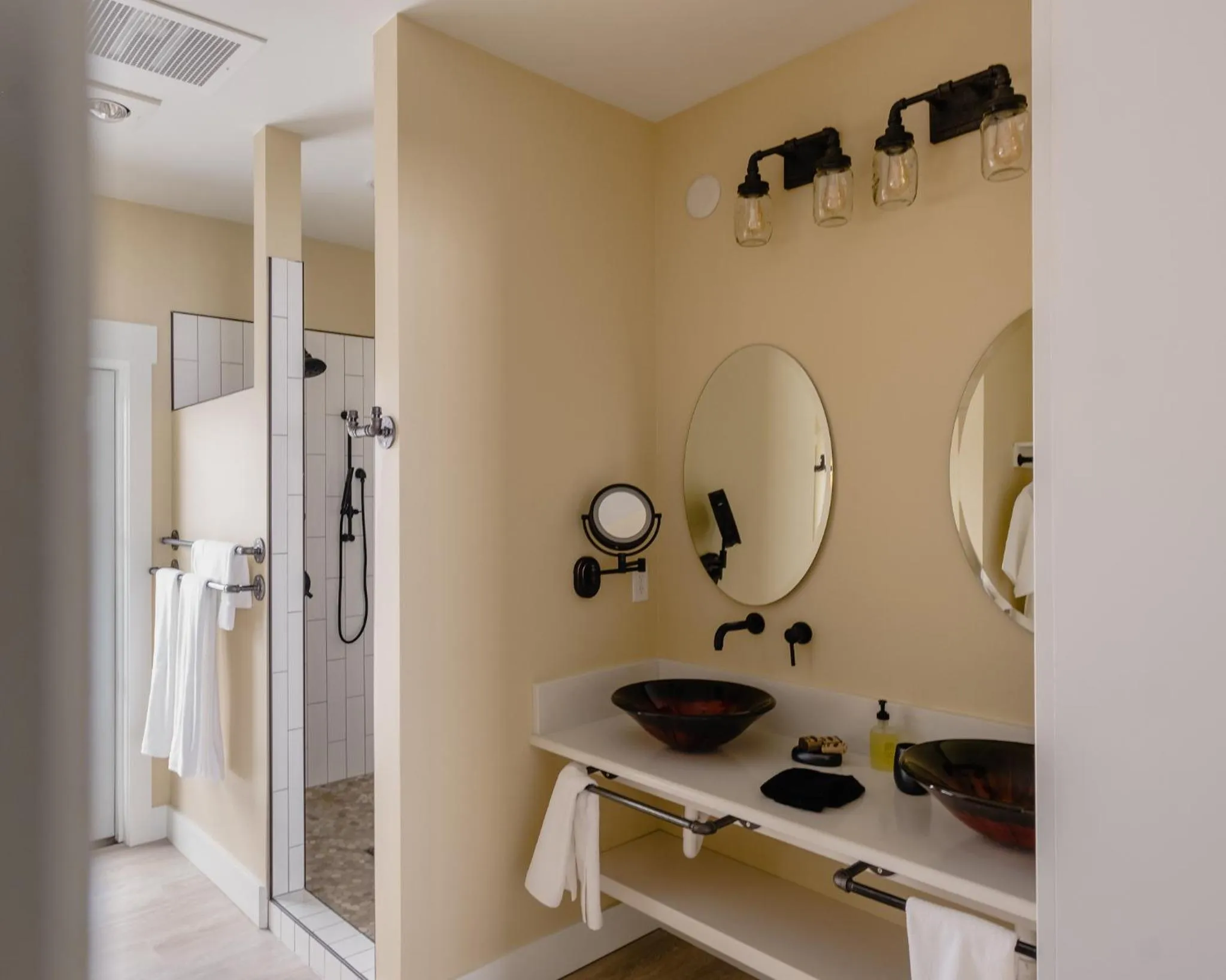 Shower in The Barn B&B Walla Walla