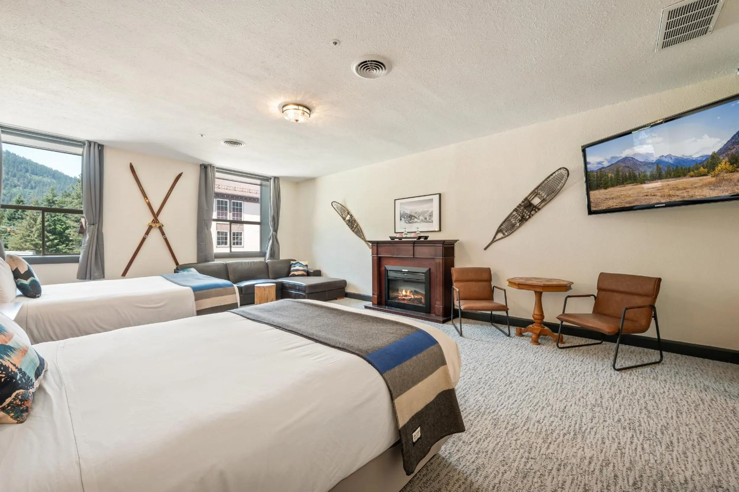 Photo of the whole room, Bed in Hotel Leavenworth