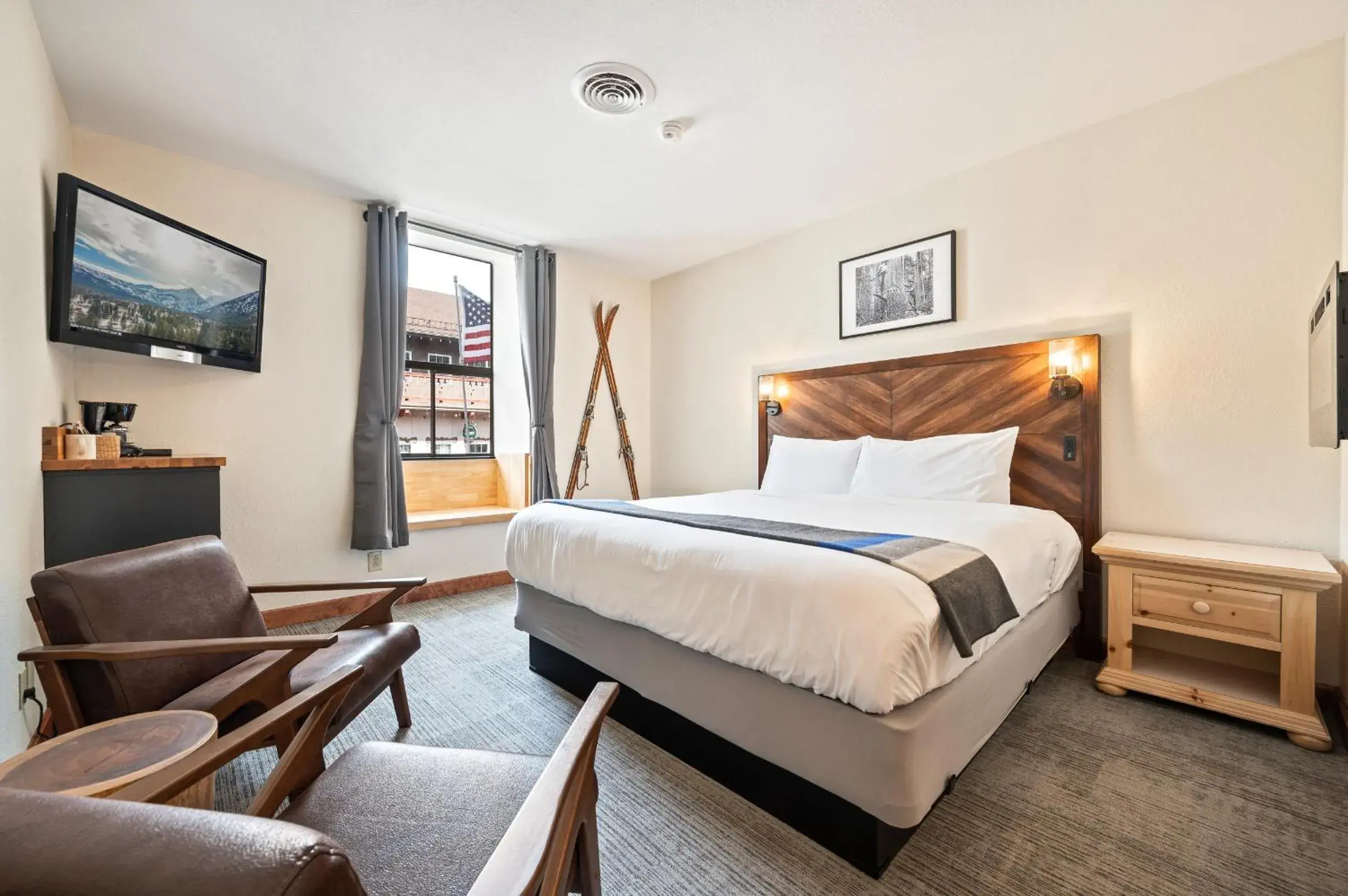 Deluxe King Room in Hotel Leavenworth Deluxe King Room in Hotel Leavenworth