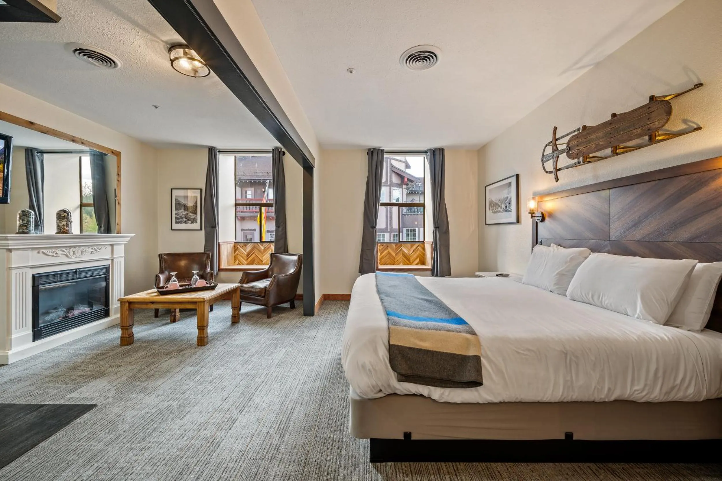 Photo of the whole room, Bed in Hotel Leavenworth