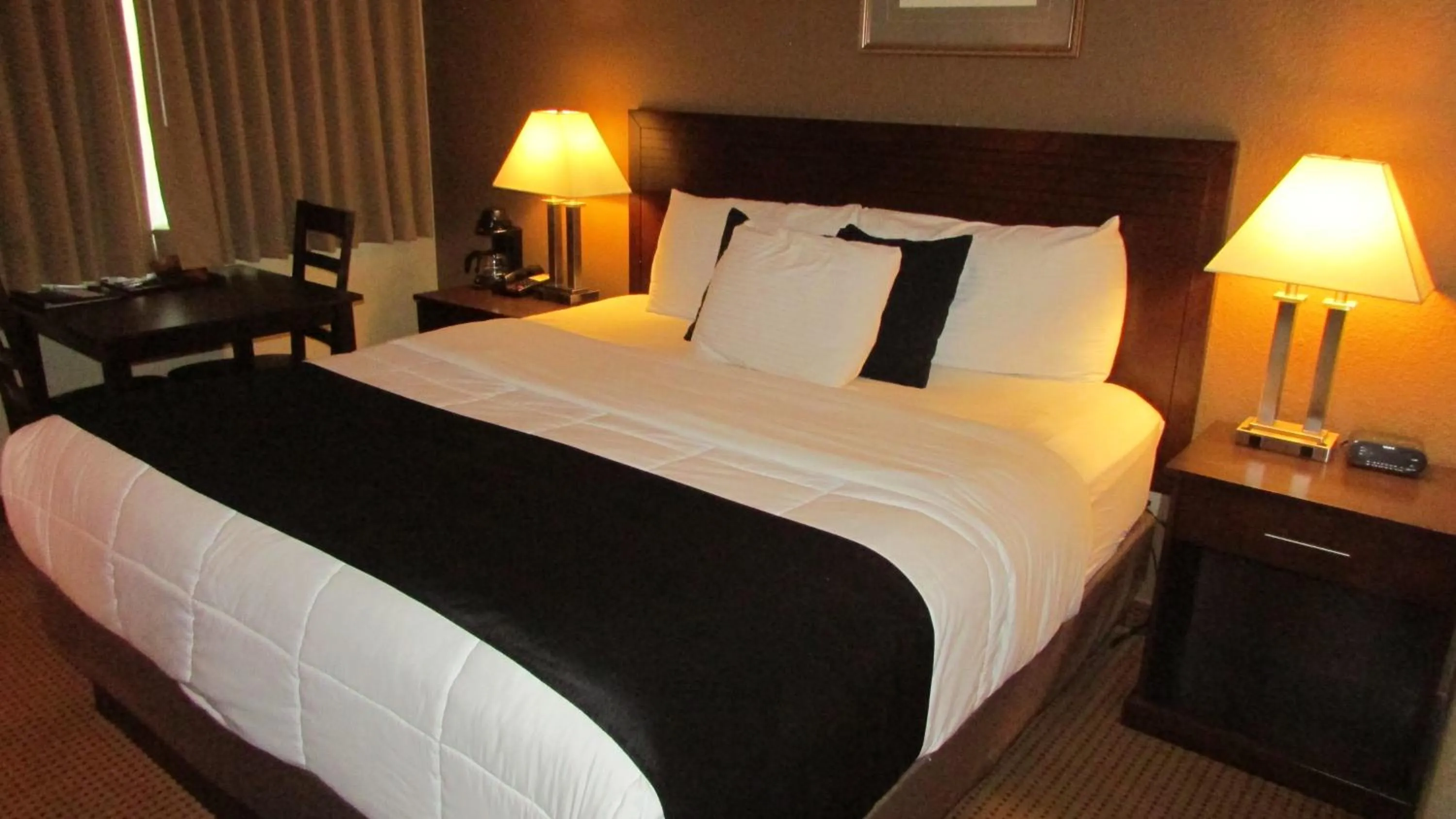 Photo of the whole room, Bed in FairBridge Inn & Suites Leavenworth
