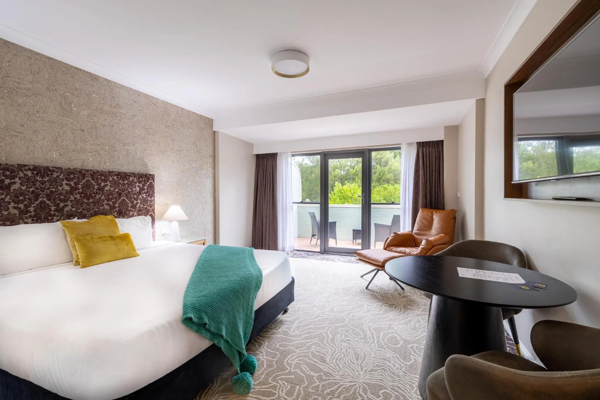 Photo of the whole room, Bed in Mandala Signature Berry