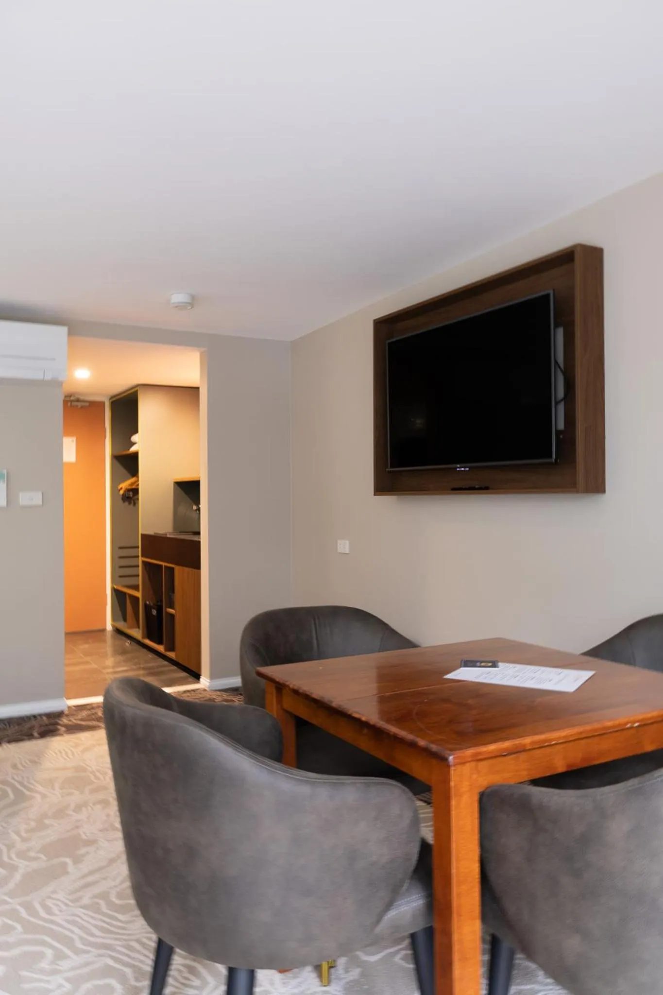 TV and multimedia in Mandala Signature Berry