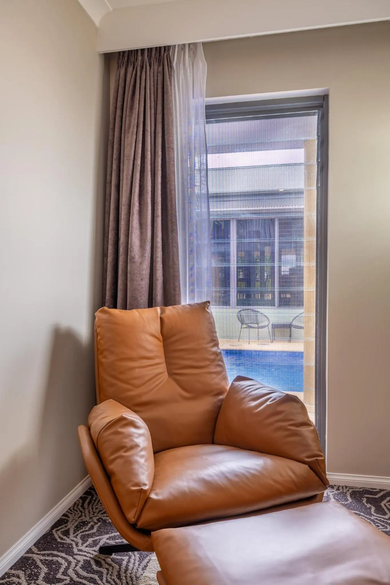 Seating area in Mandala Signature Berry