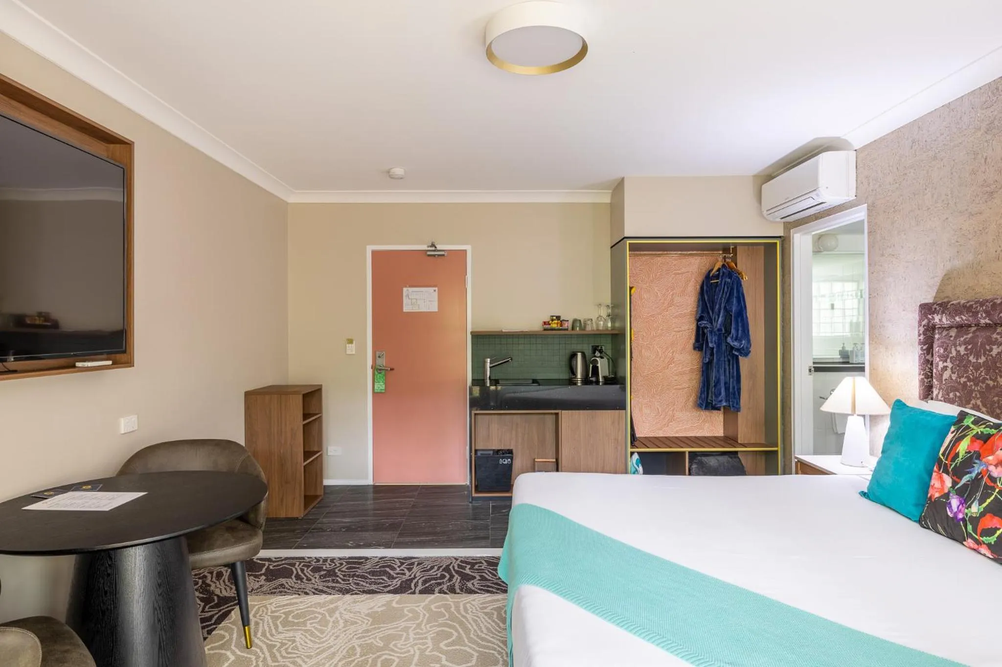 Photo of the whole room, Bed in Mandala Signature Berry