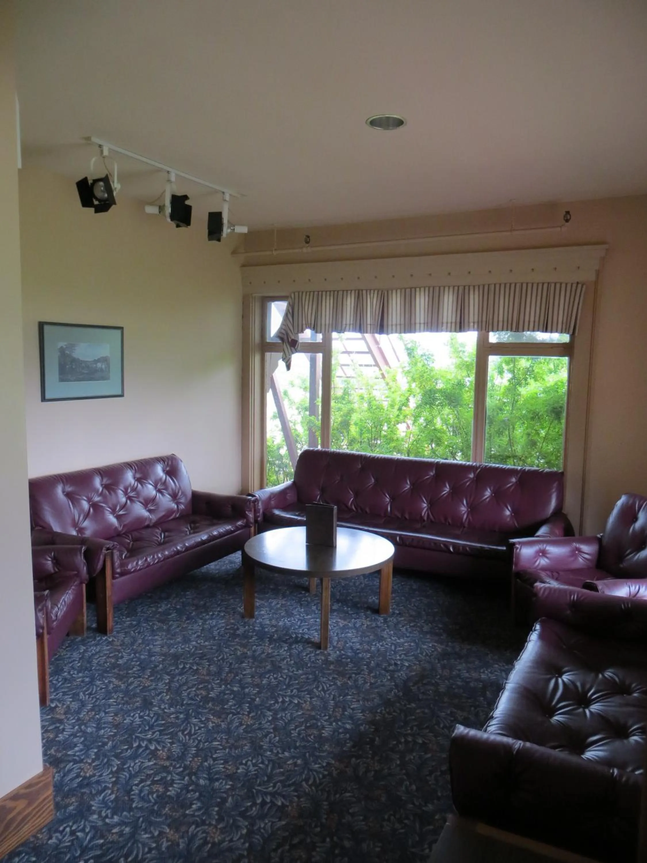 Living room in Prince of Wales Hotel