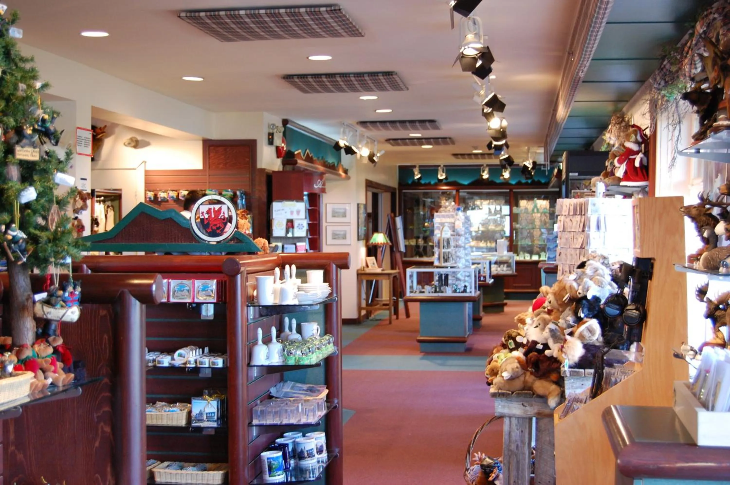 On-site shops in Prince of Wales Hotel