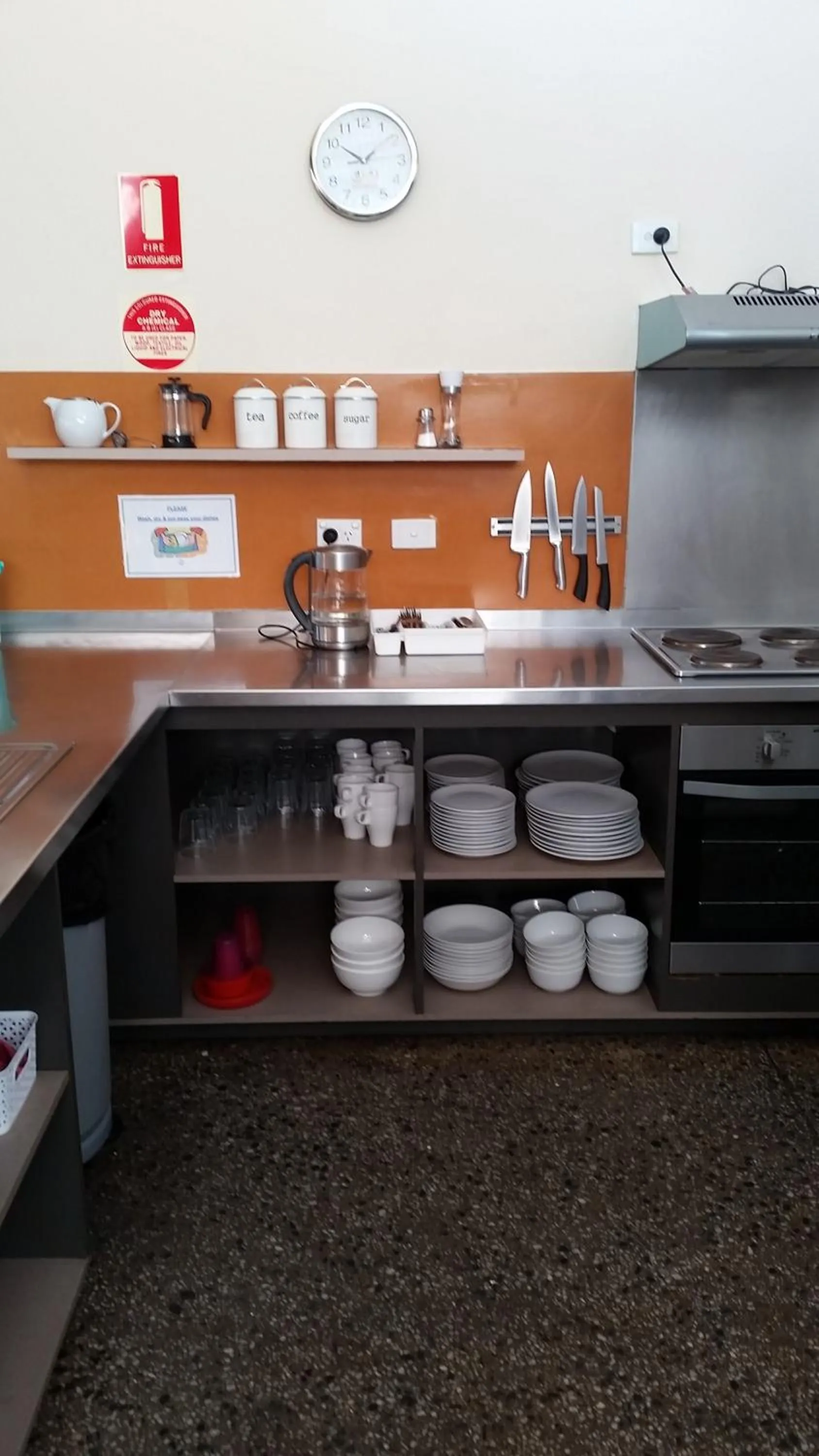 Communal kitchen in YHA Grampians Eco, Halls Gap