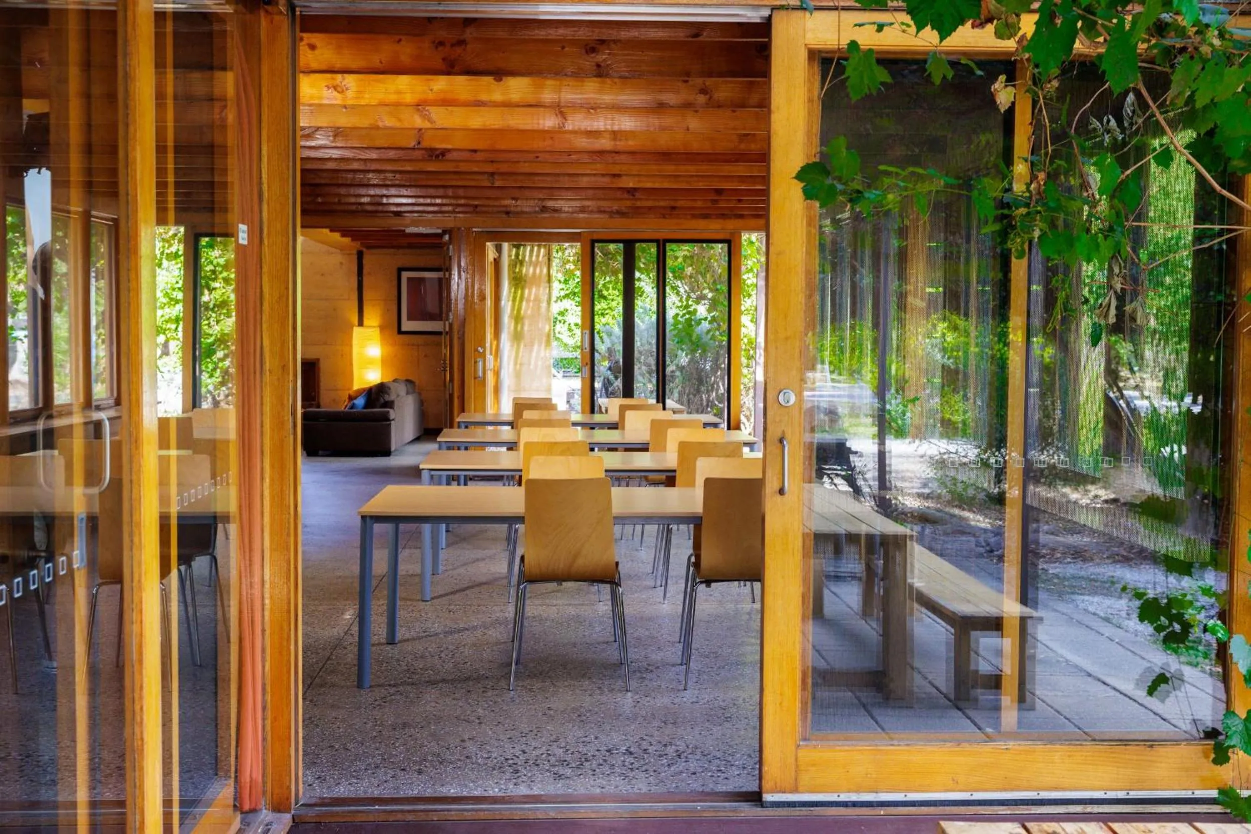 Dining area in YHA Grampians Eco, Halls Gap